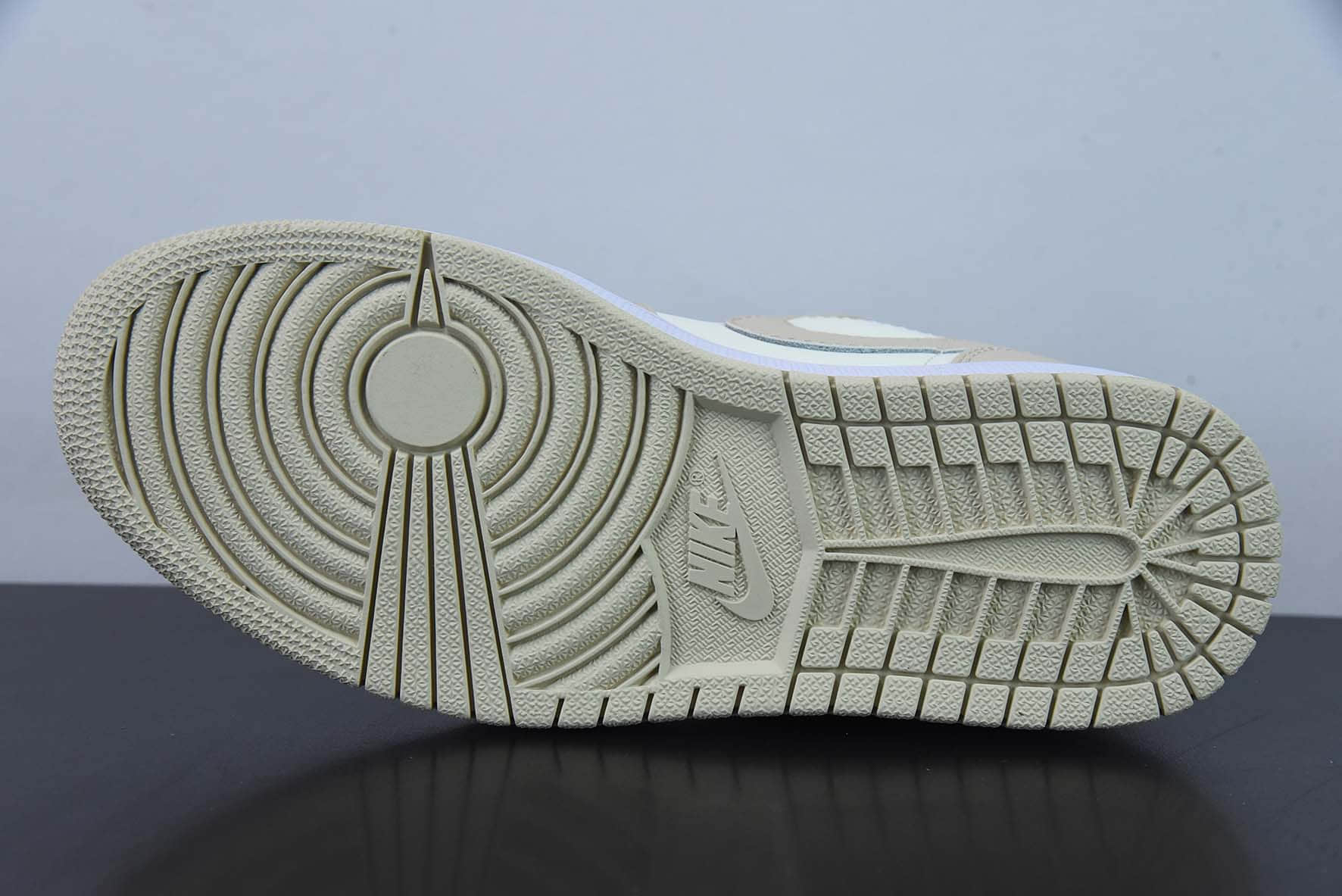 乔丹Air Jordan 1 Low SEHeavy Tan LeatherAJ1“帆白黄卡其低帮篮球鞋纯原版本 货号：FB7168-121