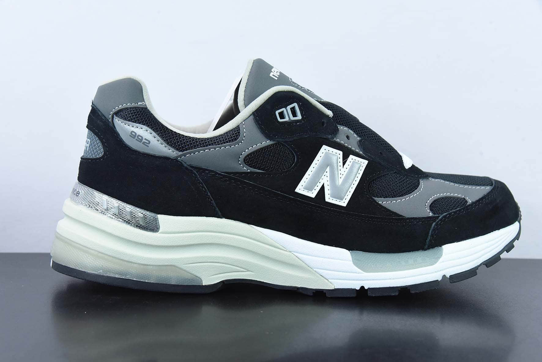 新百伦New Balance W992TN “总统系列”黑灰复古动运慢跑鞋纯原版本 货号：M992EB