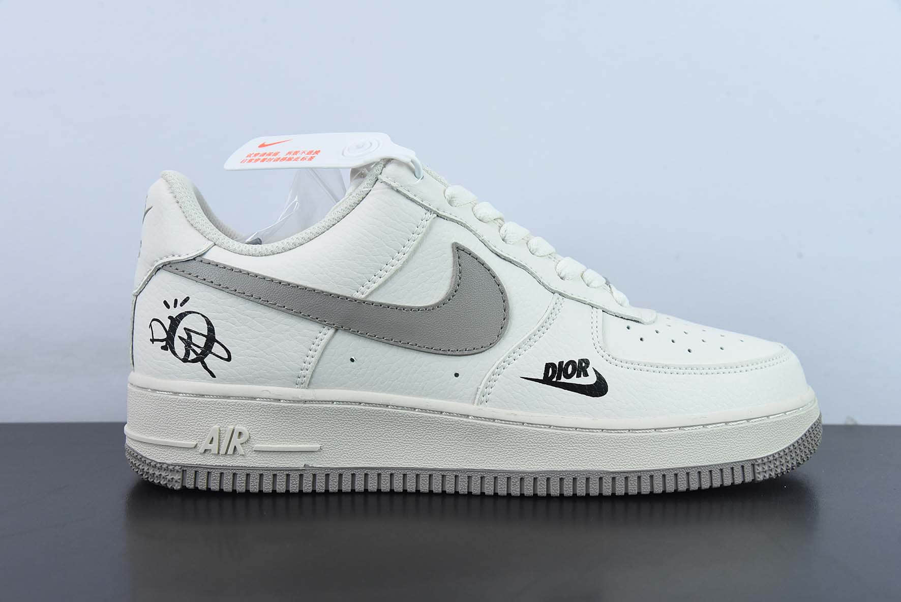 耐克Nike Air Force 1 '07 Low“钛金灰-迪奥联名”米白灰空军一号低帮休闲板鞋纯原版本 货号： BS6055-203