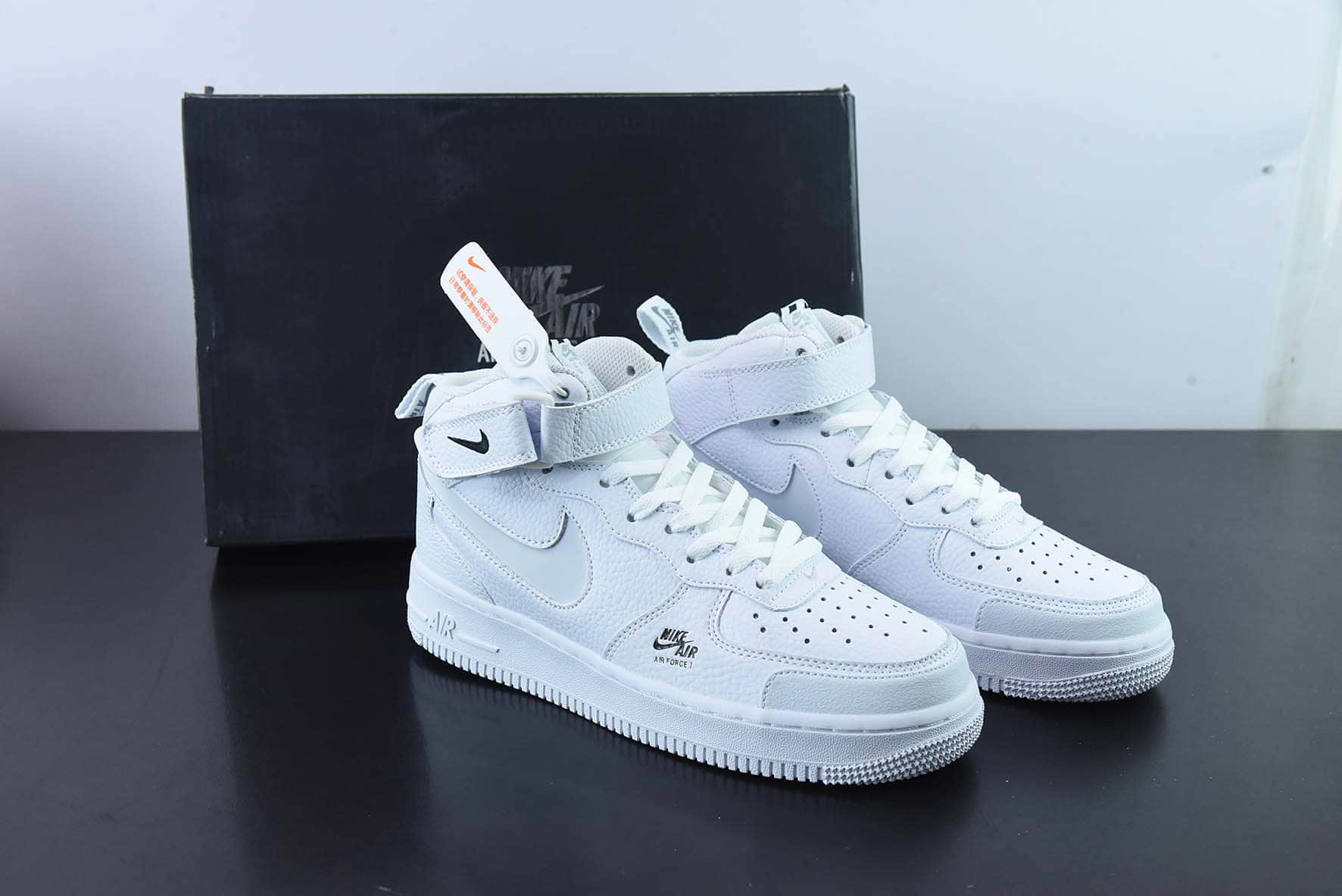 耐克Nike Air Force 1 MID Premium 皮革白小黑钩子3M钩空军一号中帮帮休闲板鞋纯原版本 货号：CU3088-606