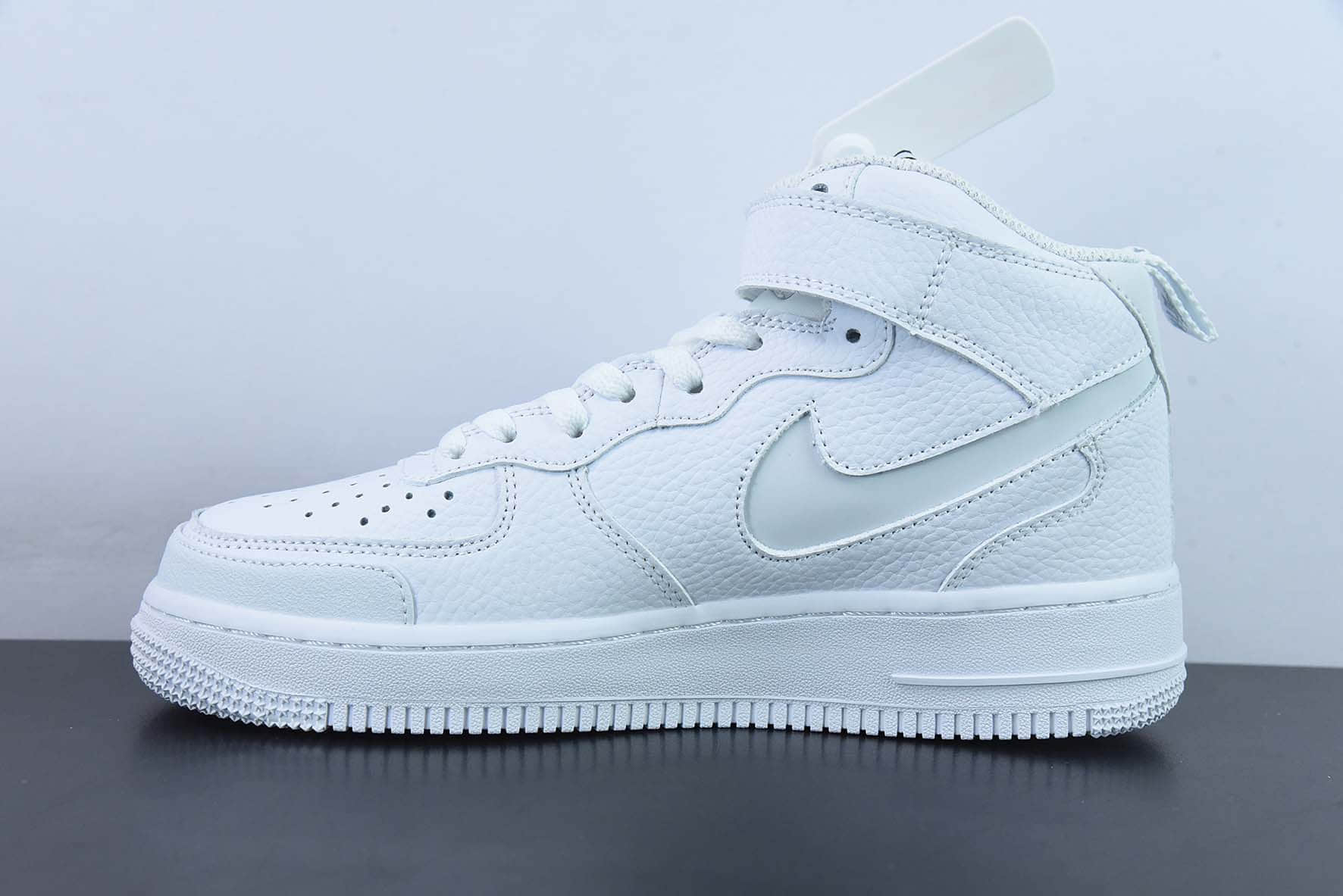 耐克Nike Air Force 1 MID Premium 皮革白小黑钩子3M钩空军一号中帮帮休闲板鞋纯原版本 货号：CU3088-606