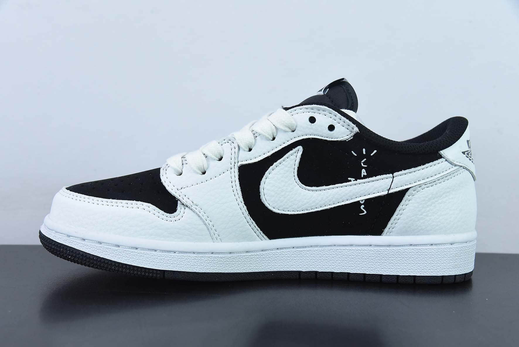 乔丹 Air Jordan Travis Scott x Air Jordan 1 Low 黑白熊猫低帮倒钩TS联名板鞋纯原版本 货号：DM7866-101