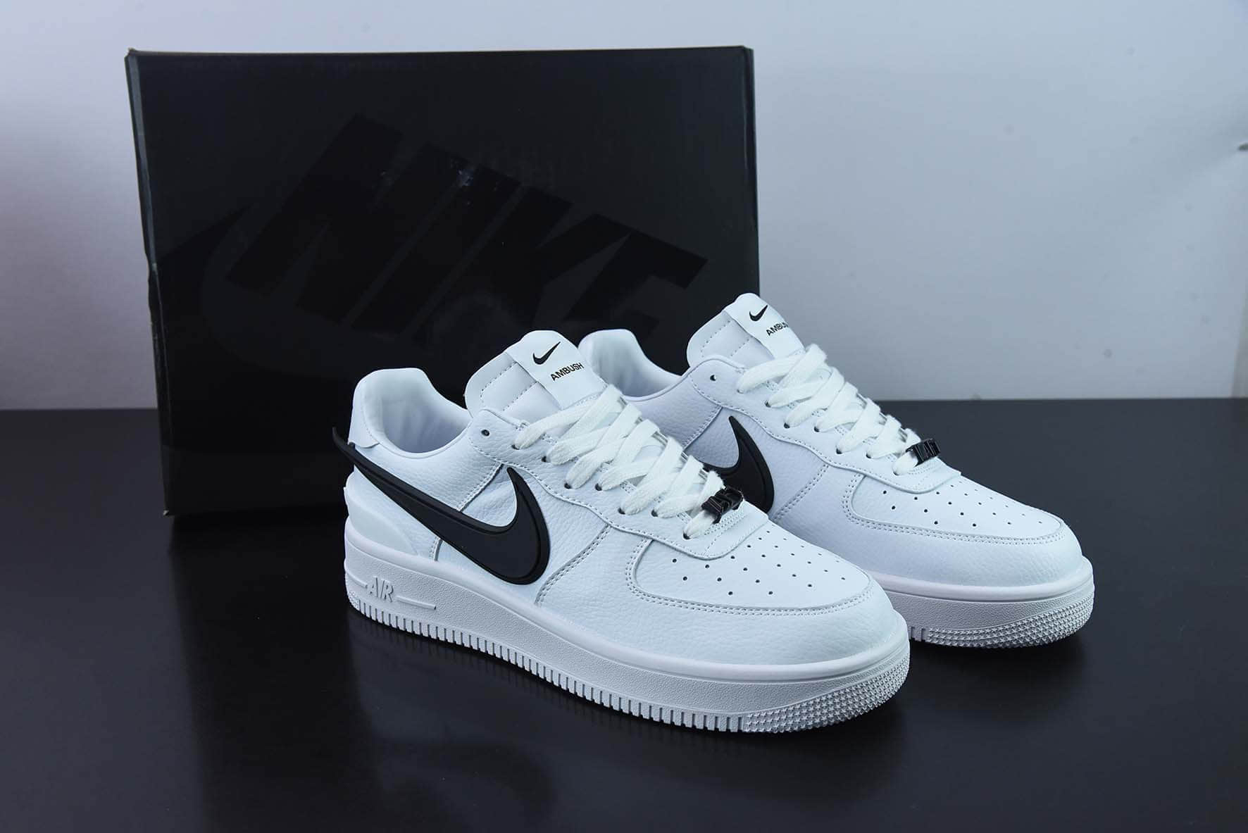 耐克Nike AMBUSH xNike Air Force1 Low联名款白色黑钩空军一号低帮休闲板鞋纯原版本 货号：DV3464-002