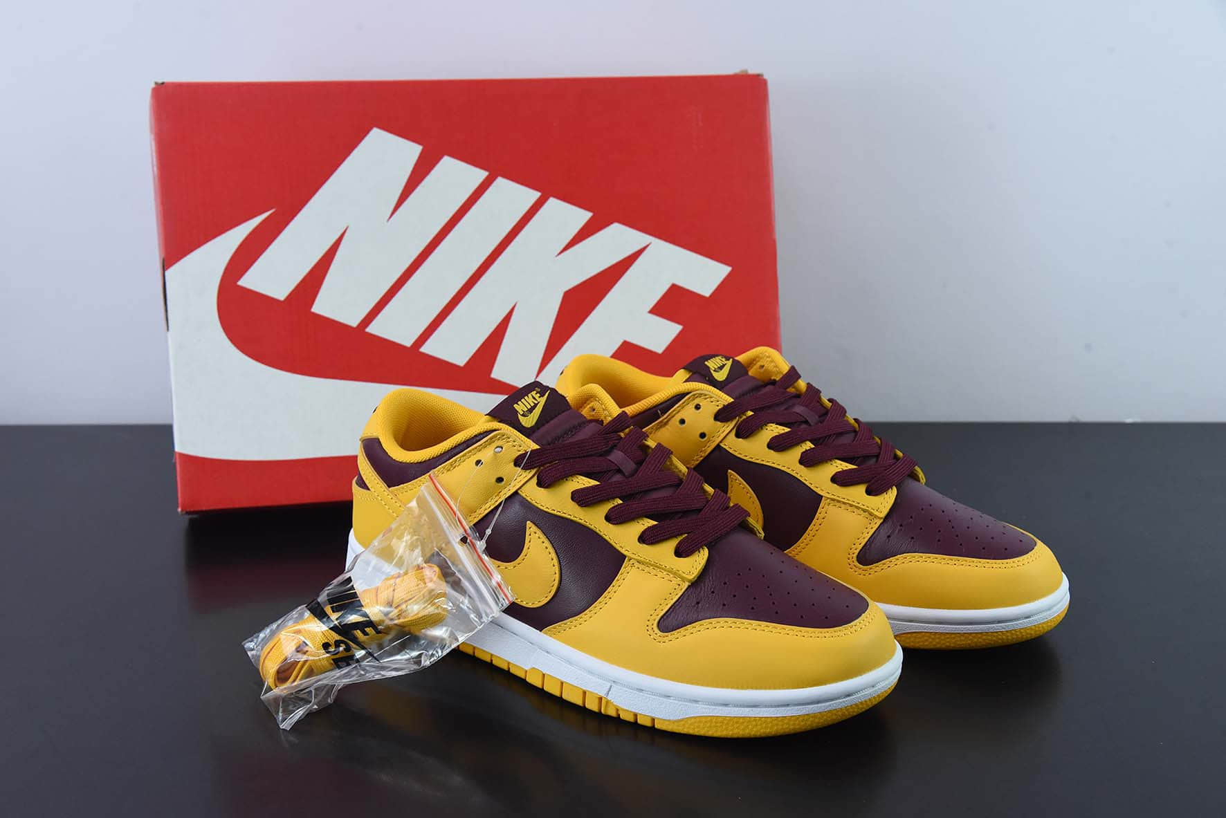 耐克Nike Dunk Low “Arizona State” 亚利桑那州大学联名黄酒红低帮休闲滑板鞋纯原版本 货号：DD1391-702