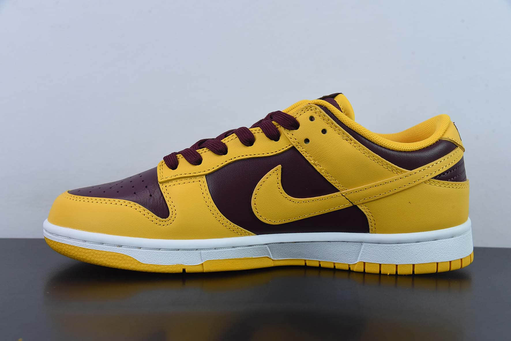 耐克Nike Dunk Low “Arizona State” 亚利桑那州大学联名黄酒红低帮休闲滑板鞋纯原版本 货号：DD1391-702