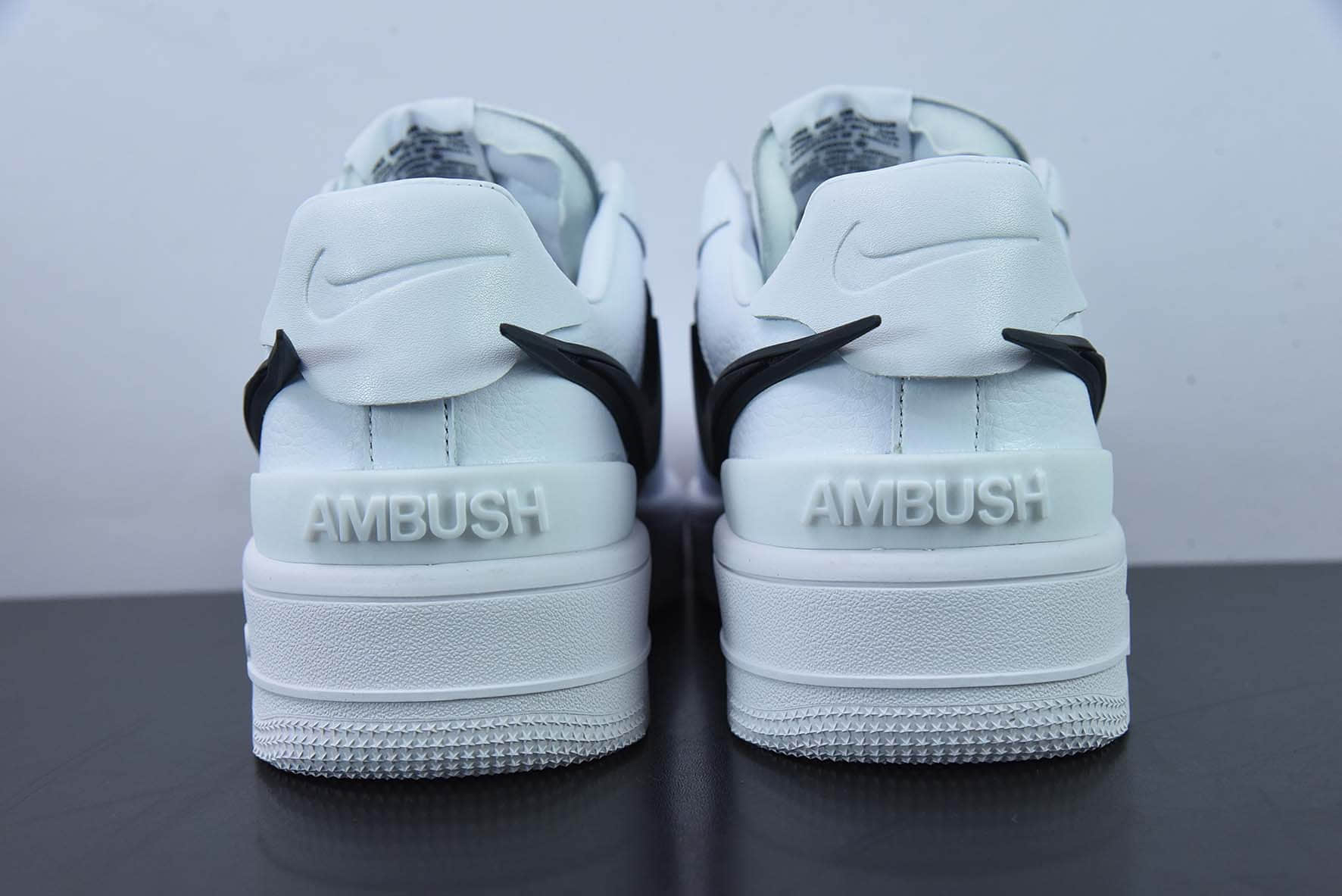 耐克Nike AMBUSH xNike Air Force1 Low联名款白色黑钩空军一号低帮休闲板鞋纯原版本 货号：DV3464-002