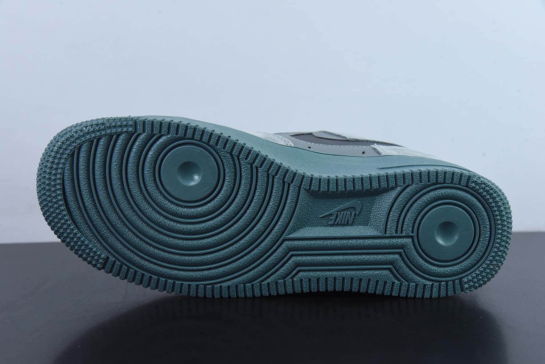 耐克Nike Air Force 1 AF1灰黑刺绣解构空军一号低帮休闲板鞋纯原版本 货号：DD6709-002