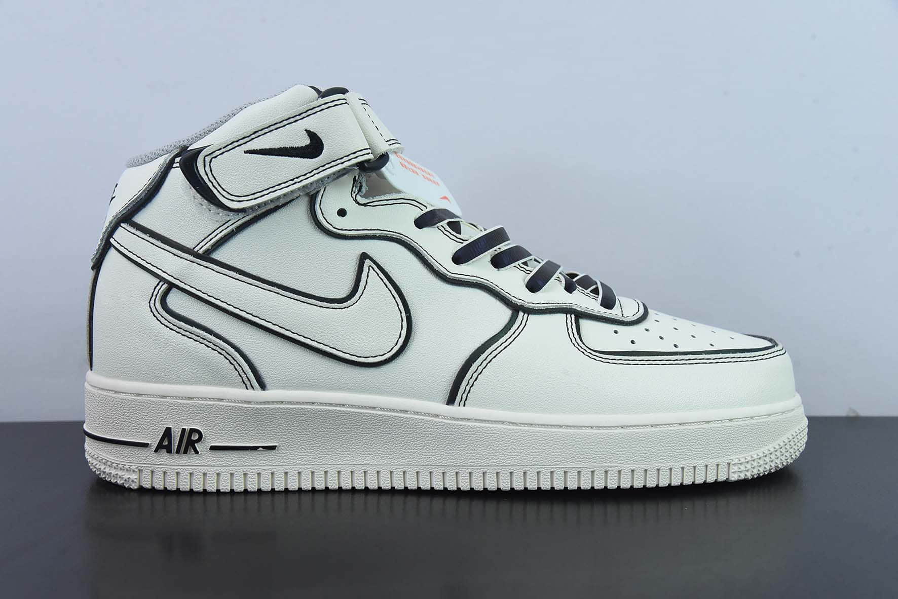耐克Nike Air Force 1'07 Mid 镭射米白3M反光空军一号中帮休闲运动板鞋纯原版本 货号：AQ2898-008