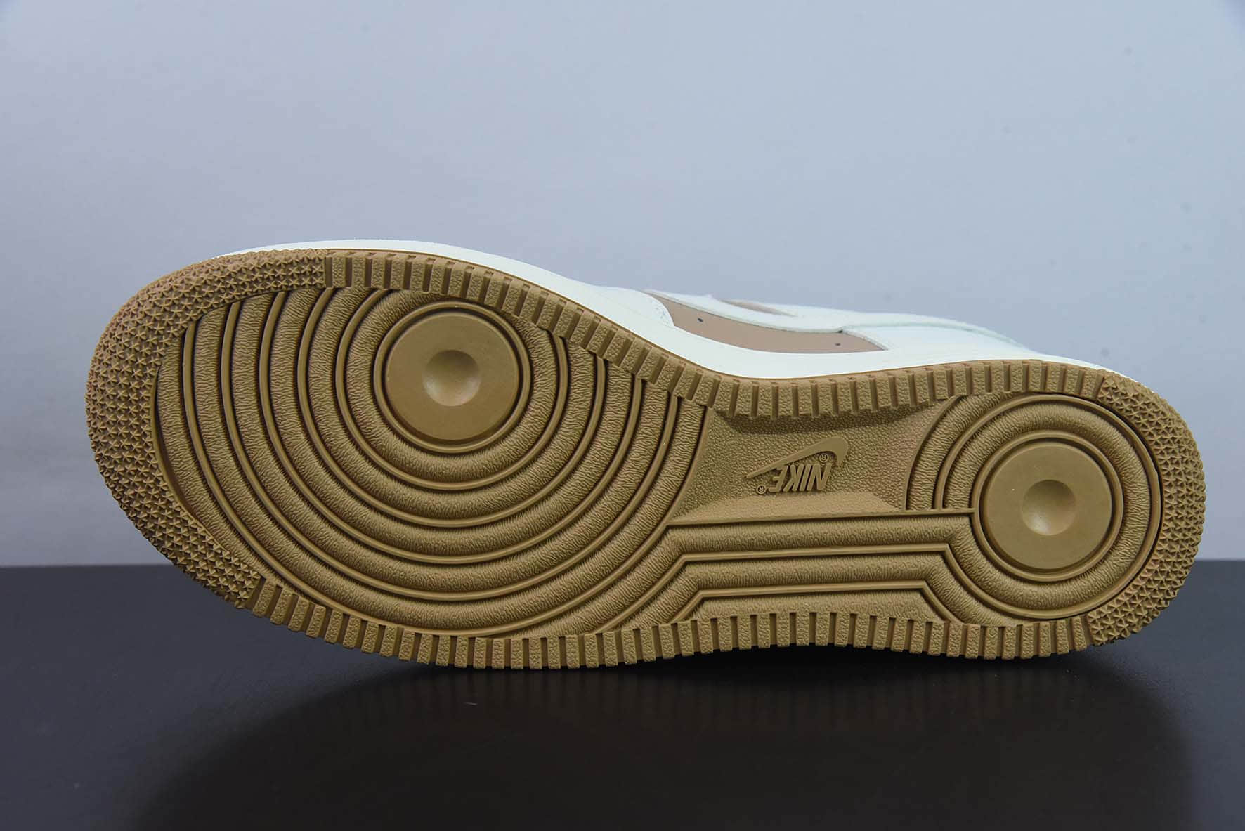 耐克Nike Air Force 1 Low ’07 奶油浅咖配色空军一号低帮休闲板鞋纯原版本 货号：PQ3369-281