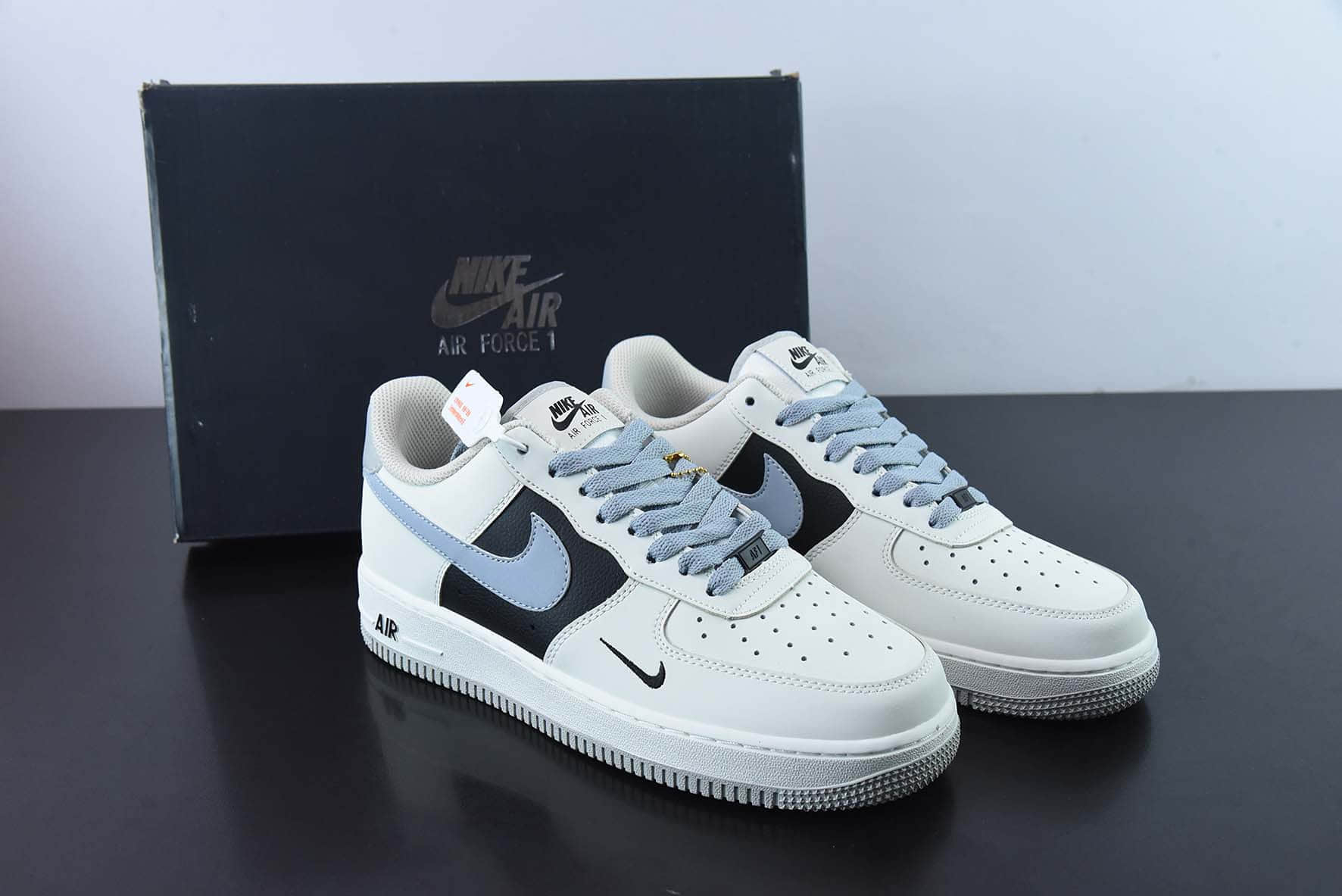 耐克Nike Air Force 1 '07 Low QSSail WhiteBlack Mini Swoosh皮革米白雾霾灰黑小钩空军一号低帮休闲板鞋纯原版本 货号：FB1839-888