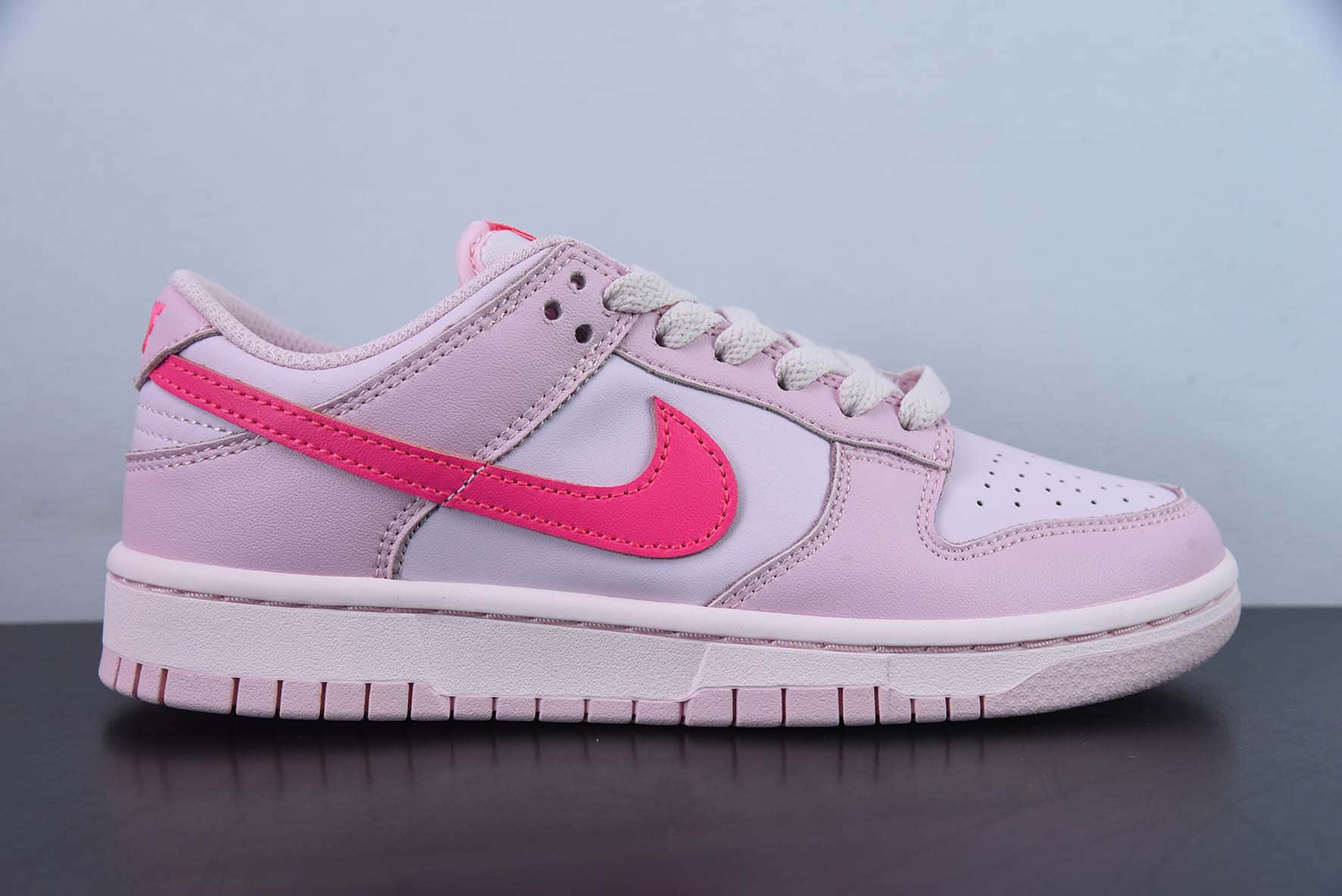 耐克Nike SB Dunk Low GSTriple Pink芭比荧光粉扣篮系列低帮休闲运动滑板板鞋纯原版本 货号：DH9765-600