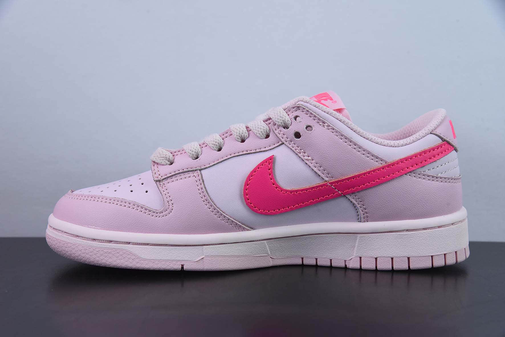 耐克Nike SB Dunk Low GSTriple Pink芭比荧光粉扣篮系列低帮休闲运动滑板板鞋纯原版本 货号：DH9765-600