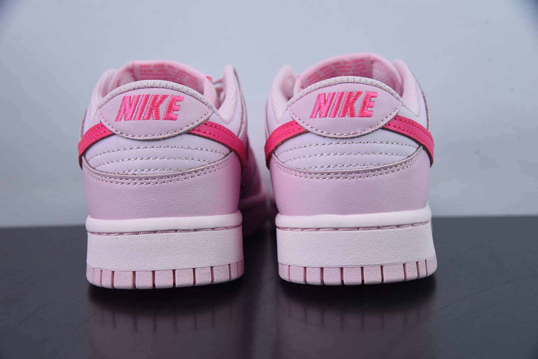 耐克Nike SB Dunk Low GSTriple Pink芭比荧光粉扣篮系列低帮休闲运动滑板板鞋纯原版本 货号：DH9765-600