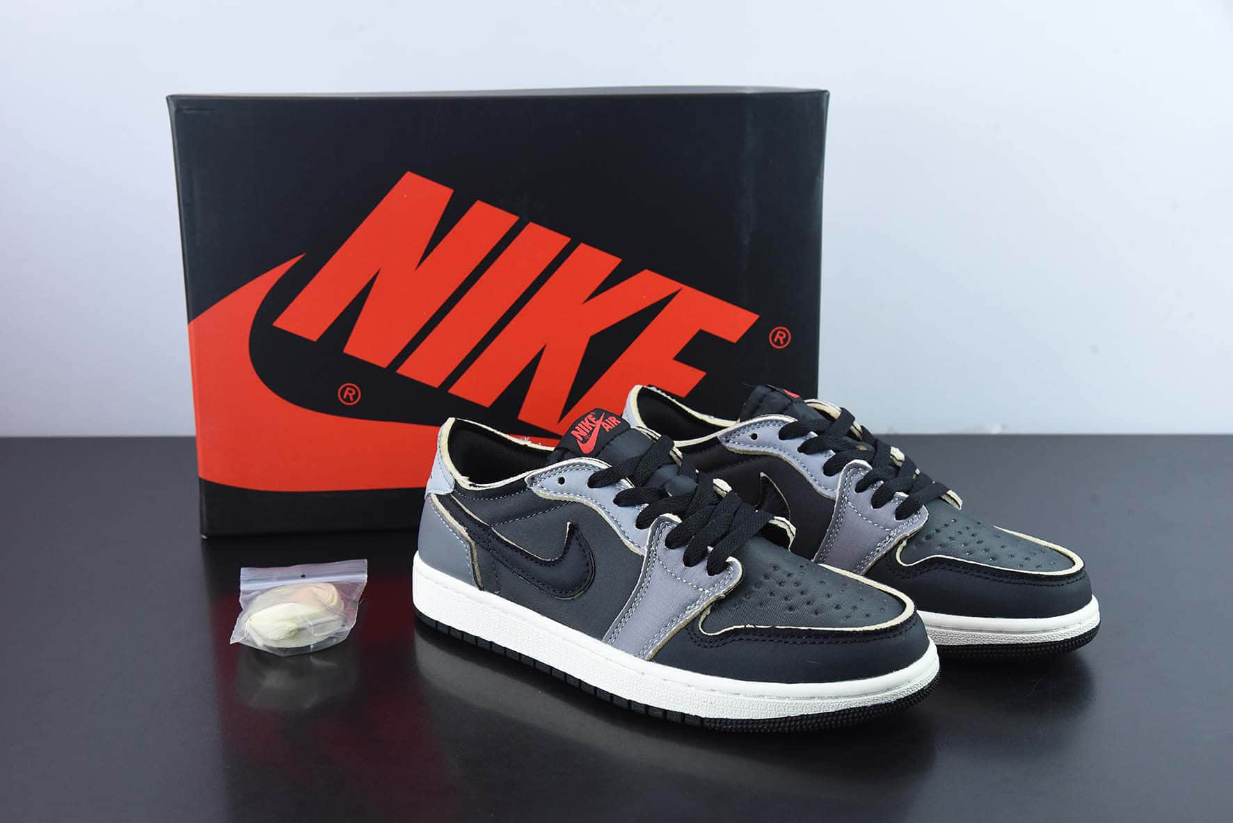 乔丹Air Jordan 1 Retro Low OG EXAJ1乔1黑灰低帮休闲板鞋纯原版本 货号：DV0982-006