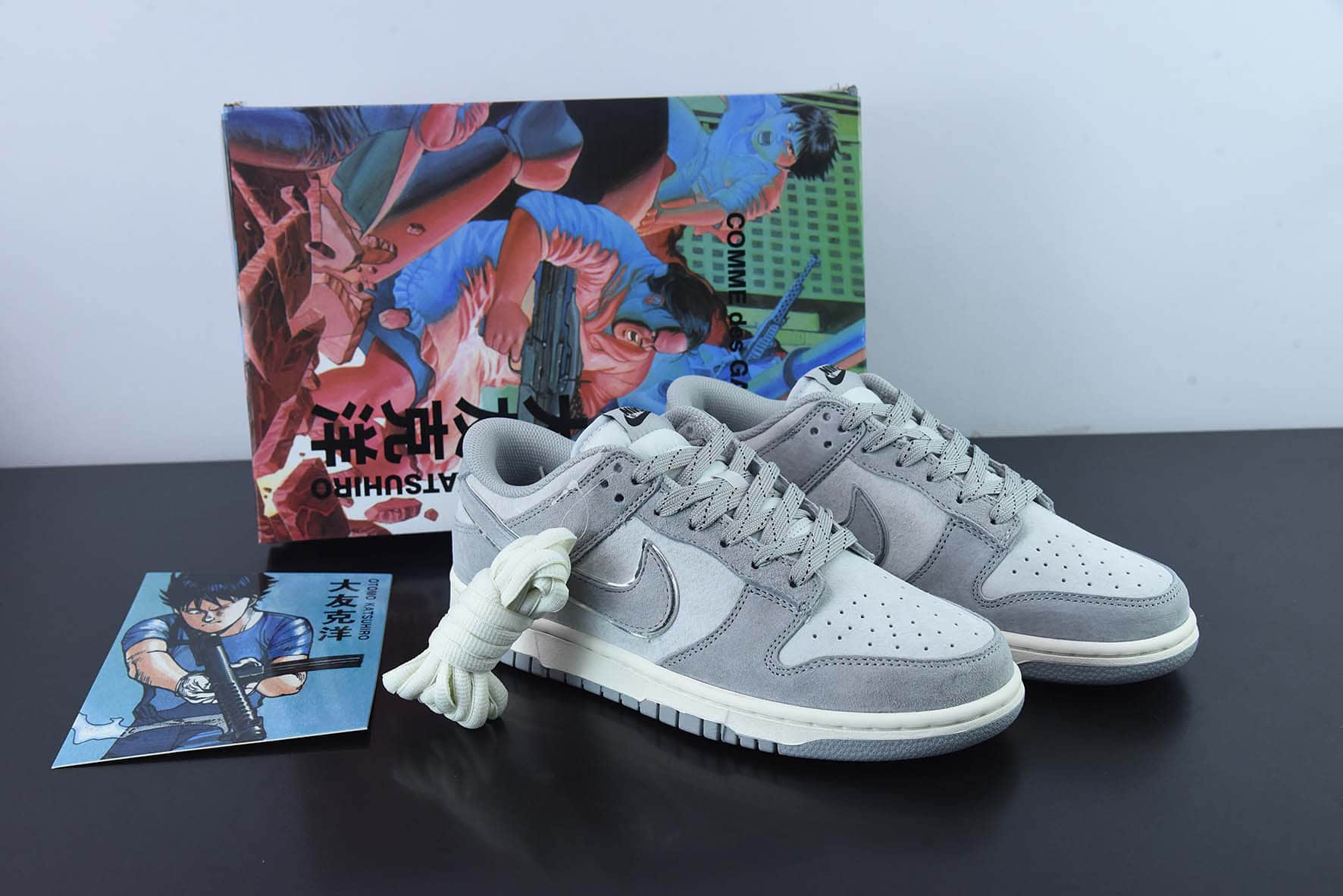 耐克Nike Otomo Katsuhiro x Nike SB Dunk LowSteamboy OST“大友克洋联名麂皮烟灰米白银SB低帮休闲滑板鞋纯原版本 货号：DA5563-011