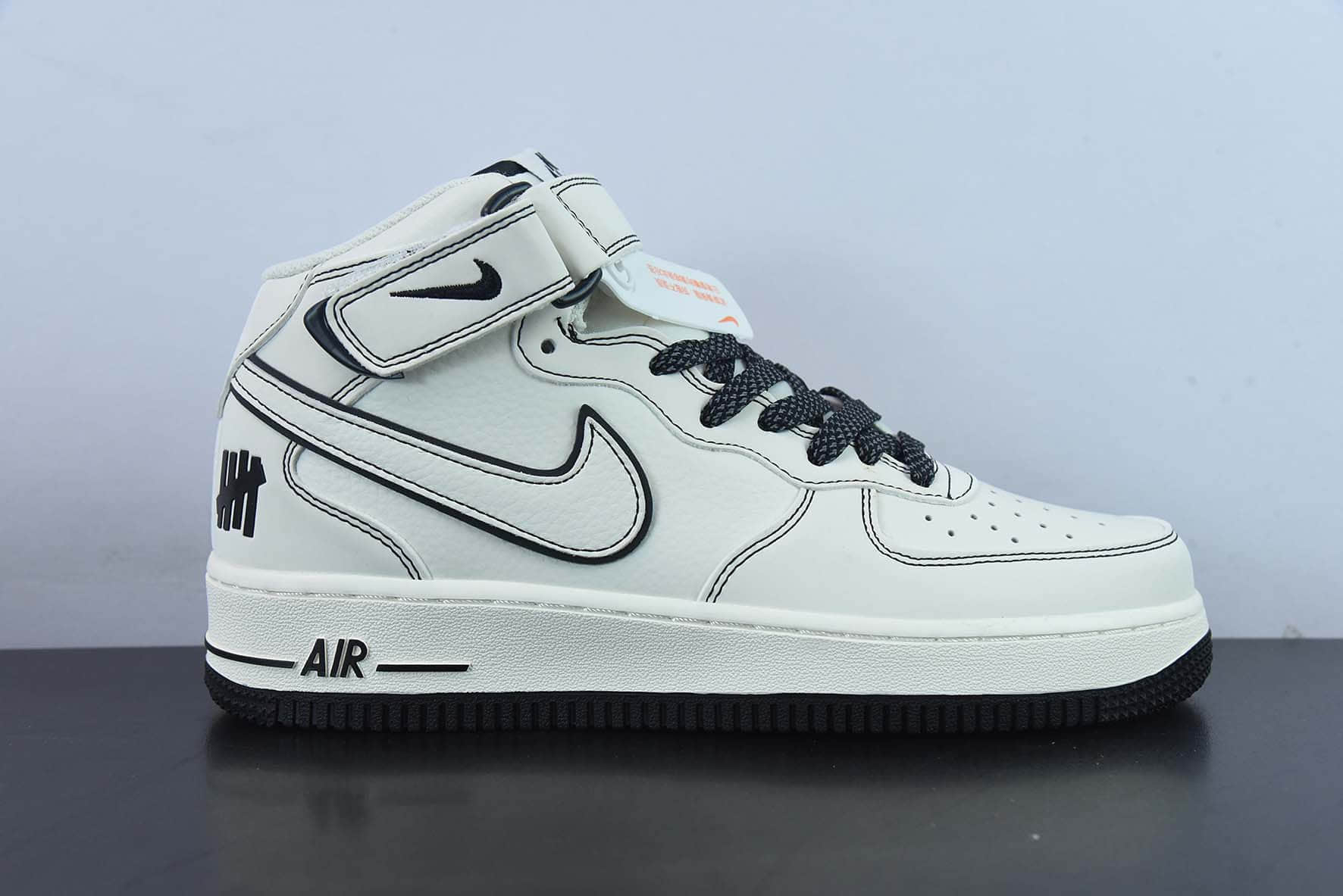 耐克Nike Undefeated x Nk Air Force 1'07 Mid 夜魔侠空军一号中帮休闲板鞋纯原版本 货号：GB5969-001