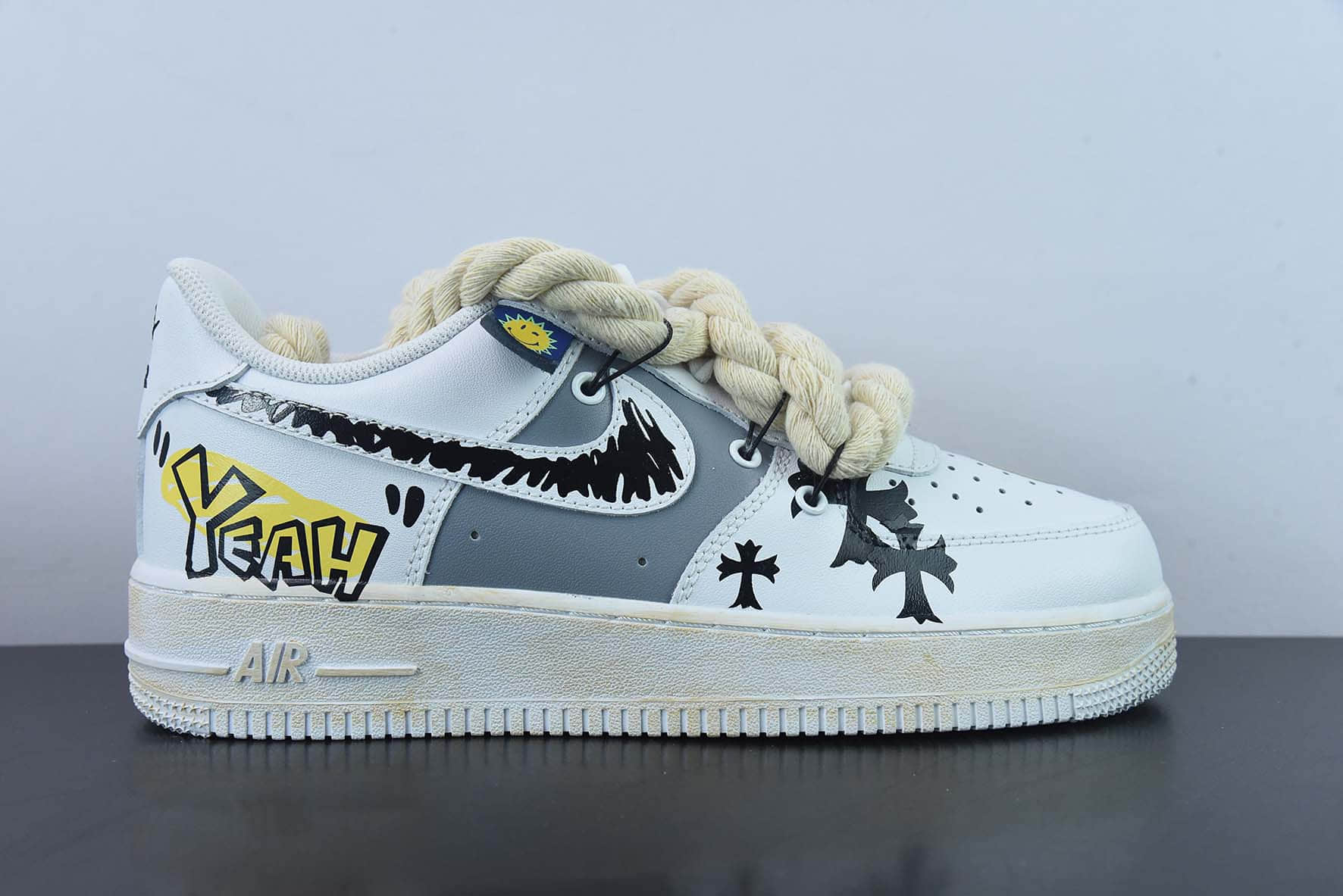 耐克Nike Air Force 1 07 LV8CrossSmile做旧白十字架黄笑脸粗绑绳空军一号低帮休闲板鞋纯原版本 货号：CW2288-111