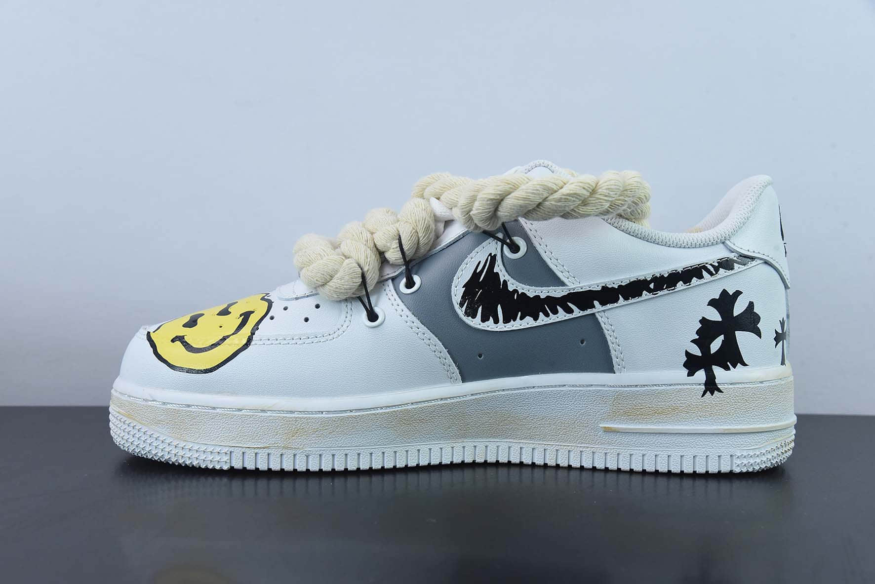 耐克Nike Air Force 1 07 LV8CrossSmile做旧白十字架黄笑脸粗绑绳空军一号低帮休闲板鞋纯原版本 货号：CW2288-111