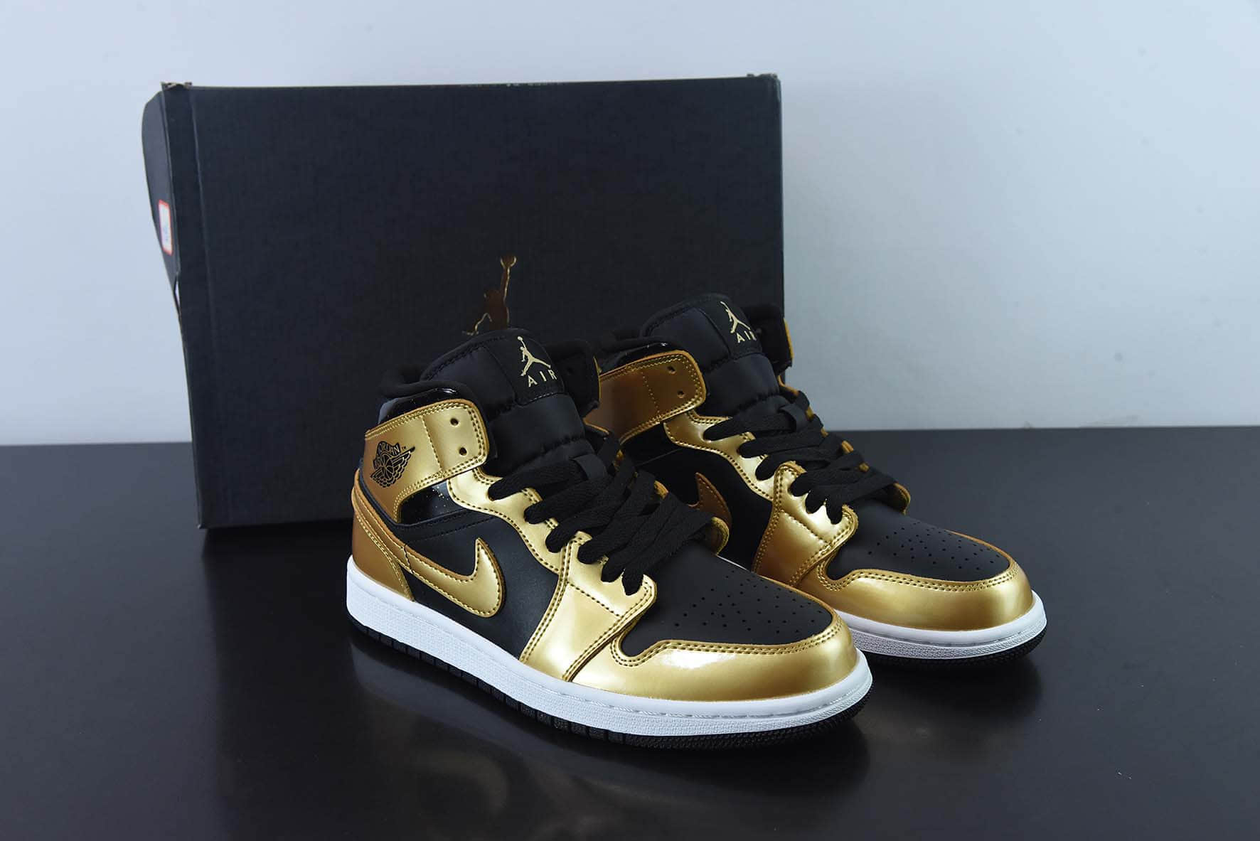 乔丹Air Jordan 1 Mid GSMetallic GoldAJ1乔丹一代黑金中帮文化篮球鞋纯原版本 货号：DR6967-071