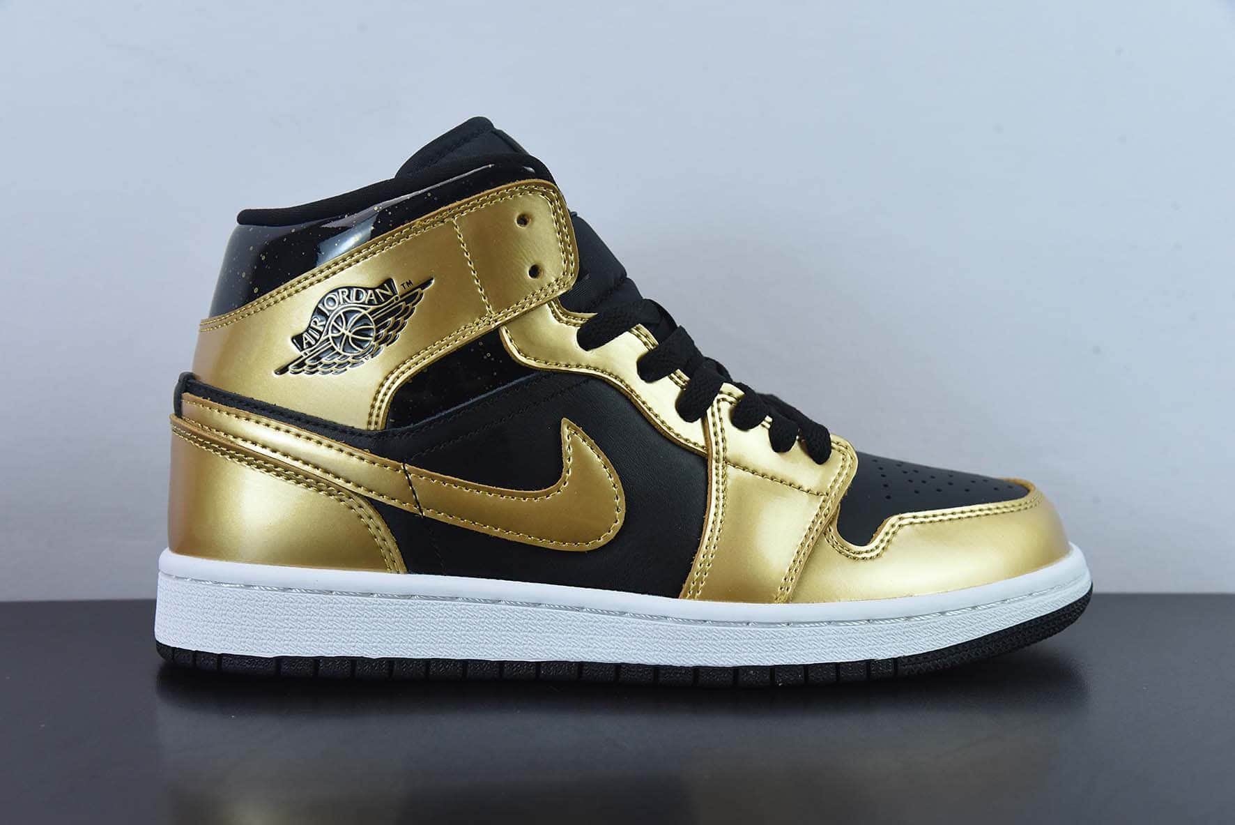 乔丹Air Jordan 1 Mid GSMetallic GoldAJ1乔丹一代黑金中帮文化篮球鞋纯原版本 货号：DR6967-071