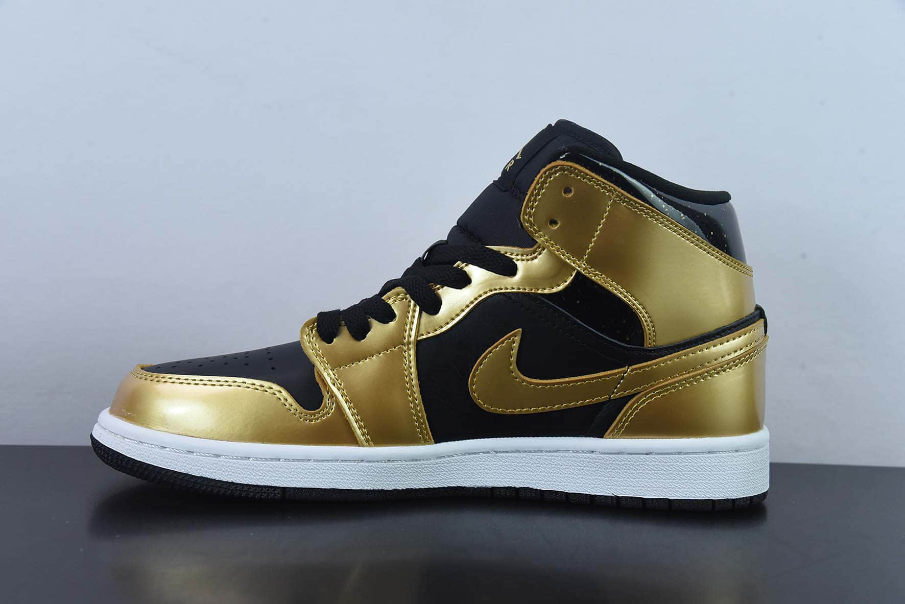 乔丹Air Jordan 1 Mid GSMetallic GoldAJ1乔丹一代黑金中帮文化篮球鞋纯原版本 货号：DR6967-071