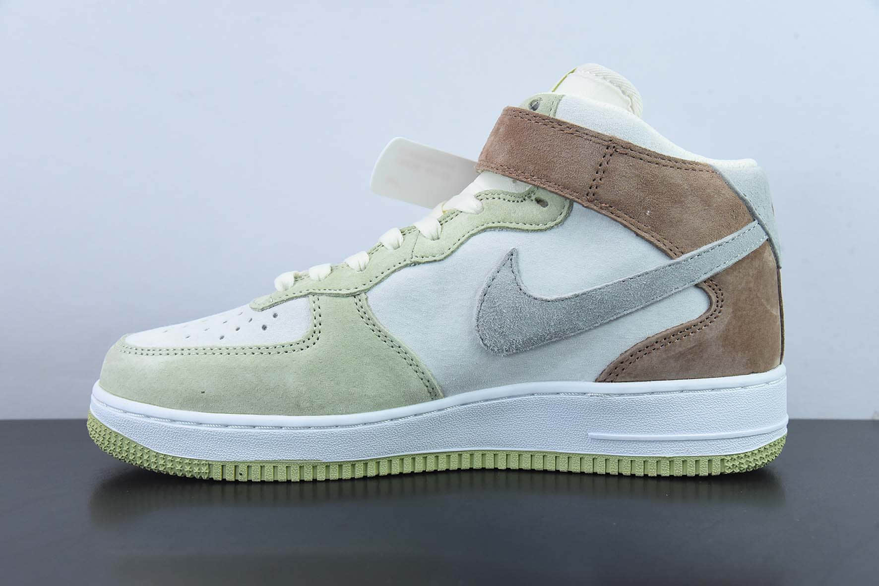耐克Nike Air Force 1'07 Mid 柠檬黄棕灰色拼接空军一号中帮休闲板鞋纯原版本 货号：AL6896-558