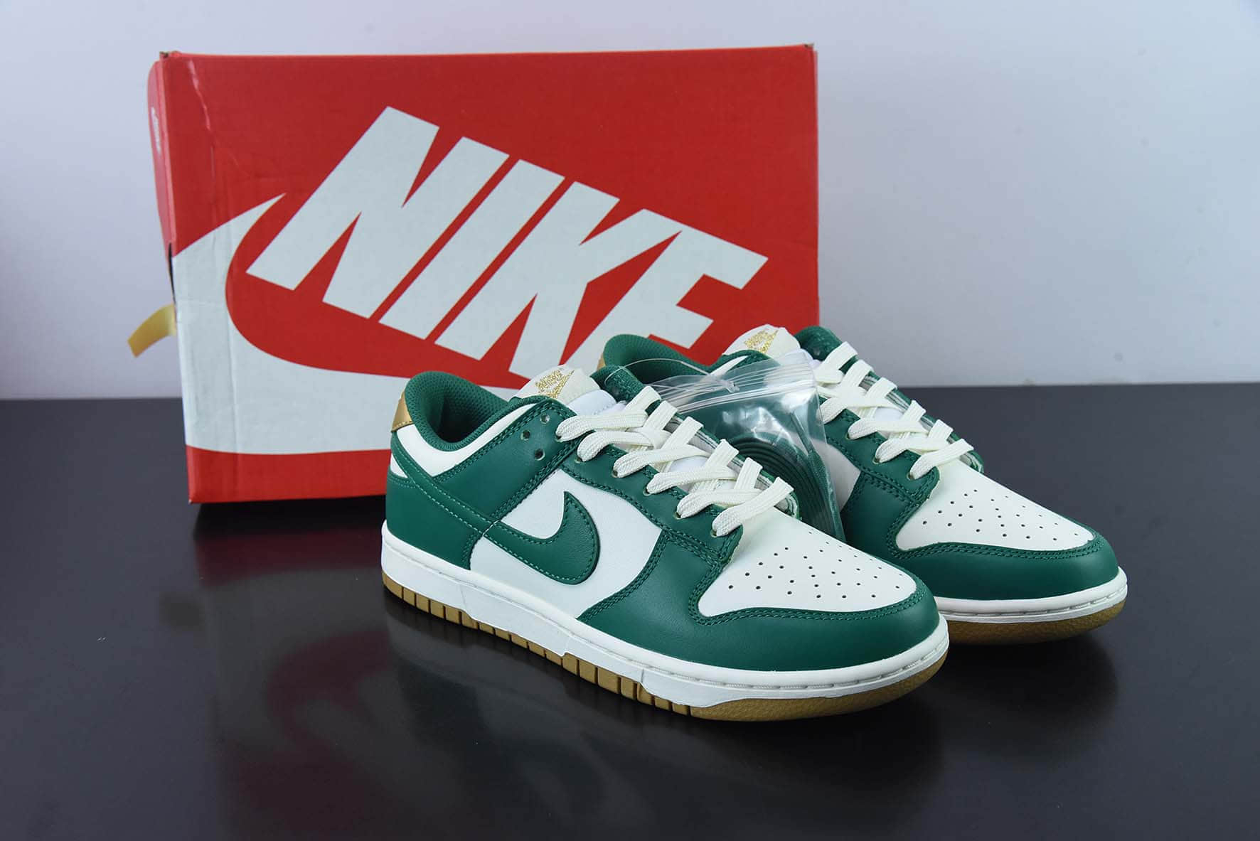 耐克Nike SB Dunk Low Green and Gold 白绿金配色SB低帮休闲滑板鞋纯原版本 货号：FB7173-131