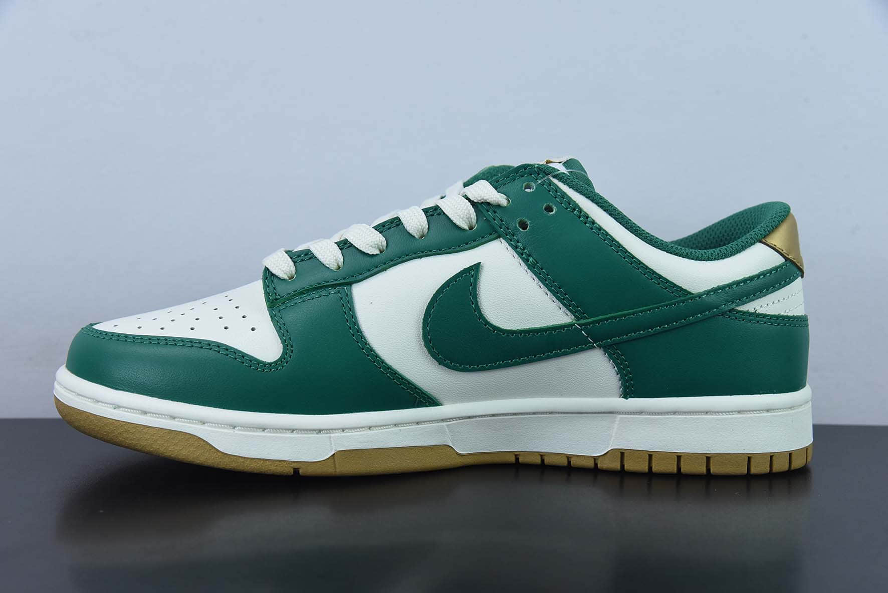 耐克Nike SB Dunk Low Green and Gold 白绿金配色SB低帮休闲滑板鞋纯原版本 货号：FB7173-131