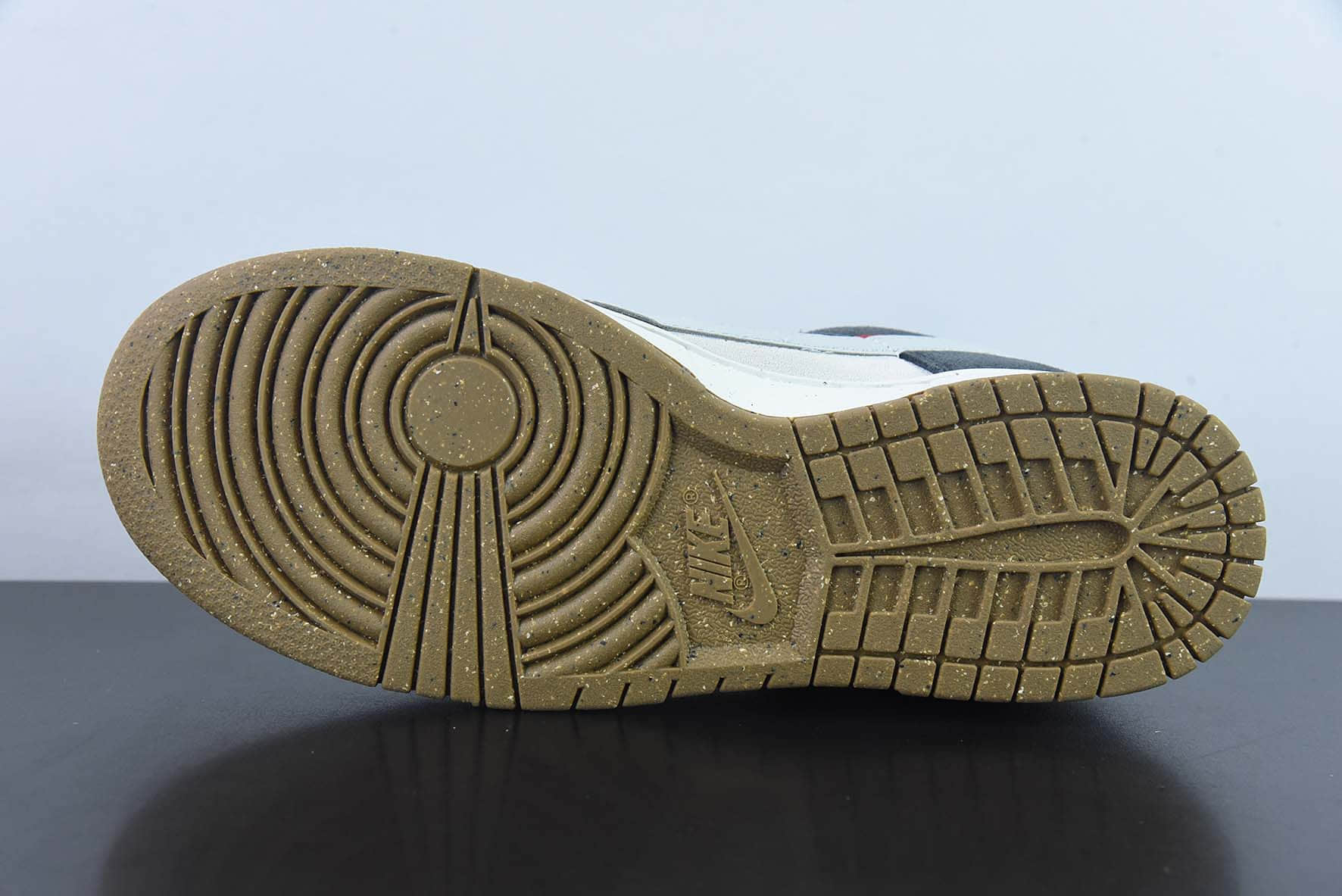 耐克Nike SB Dunk Low 85 灰红双勾 SB低帮运动休闲板鞋纯原版本 货号：DD9457-104