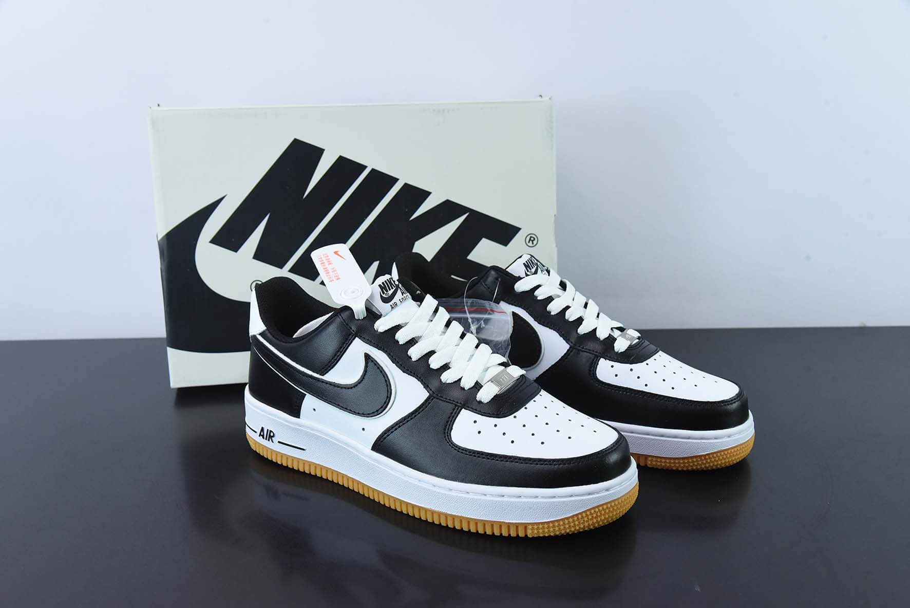 耐克Nike Air Force 1 Low '07 “黑白生胶”空军一号低帮休闲板鞋纯原版本 货号：AW2296-002