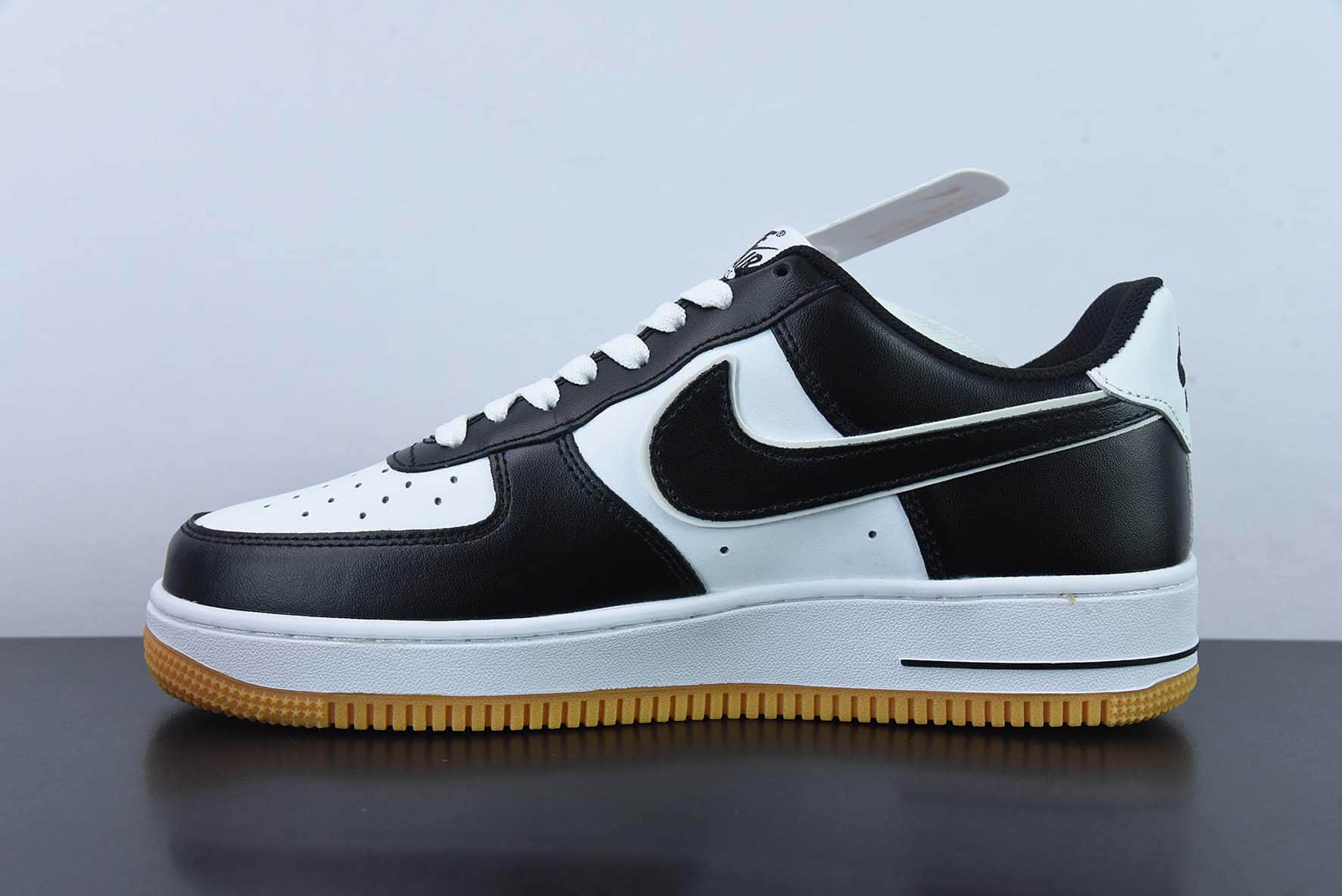 耐克Nike Air Force 1 Low '07 “黑白生胶”空军一号低帮休闲板鞋纯原版本 货号：AW2296-002