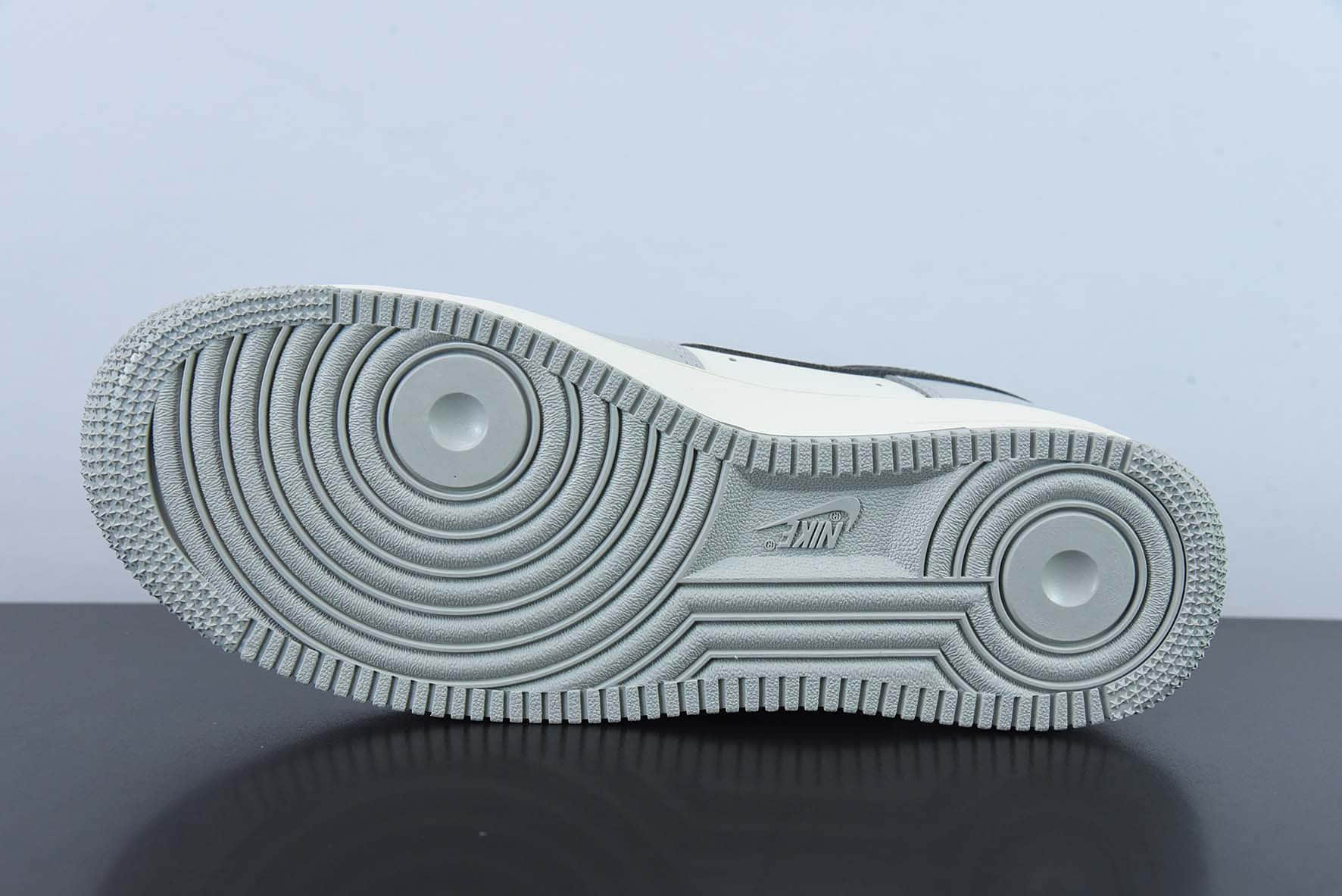 耐克Nike Air Force 1'07 Low Soot 新烟灰色空军一号低帮休闲板鞋纯原版本 货号：DO7417-991