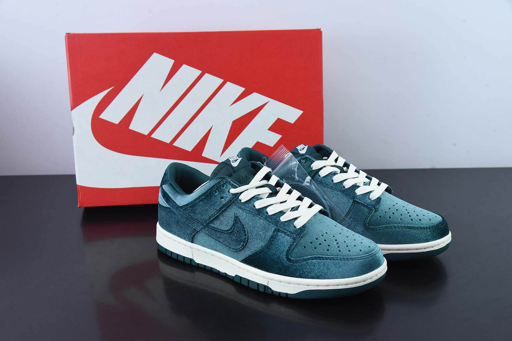 耐克Nike Dunk Low Dark Teal Velvet 天鹅绒深绿色 SB低帮休闲板鞋纯原版本 货号：DZ5224-300