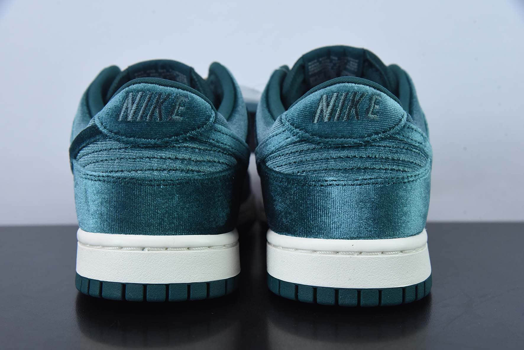 耐克Nike Dunk Low Dark Teal Velvet 天鹅绒深绿色 SB低帮休闲板鞋纯原版本 货号：DZ5224-300