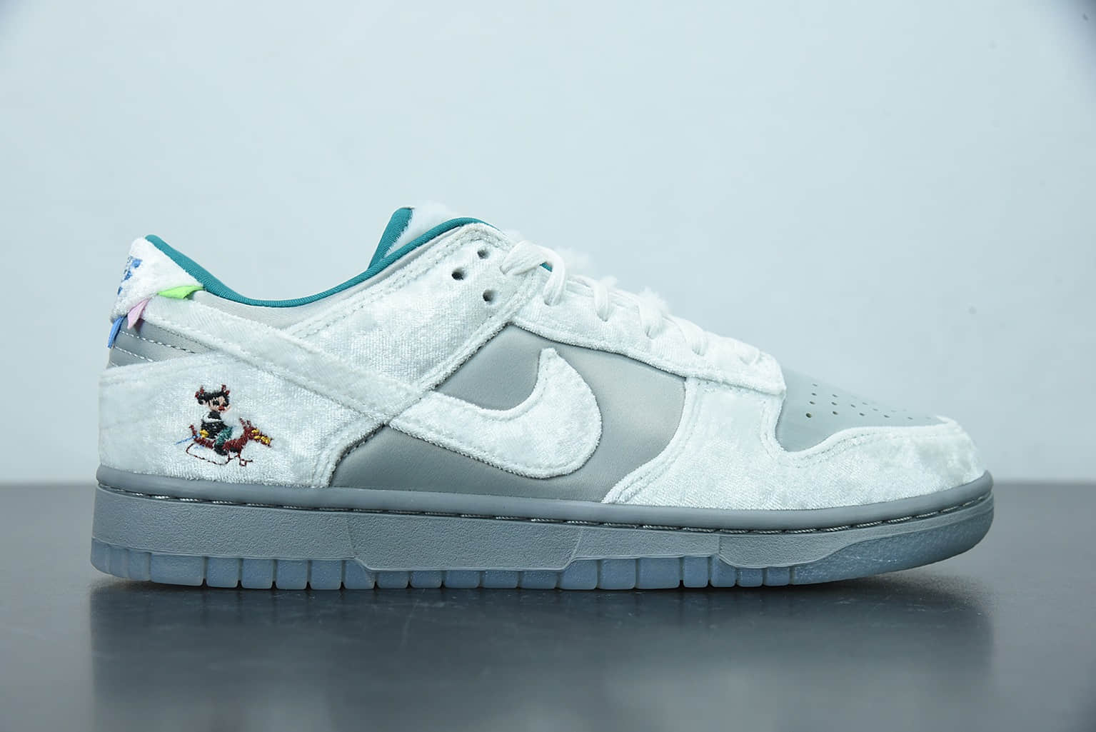 耐克Nike Dunk Low Ice 冰雪奇缘圣诞节冬季仙境冰雪节SB低帮休闲滑板鞋纯原版本 货号：DO2326-001