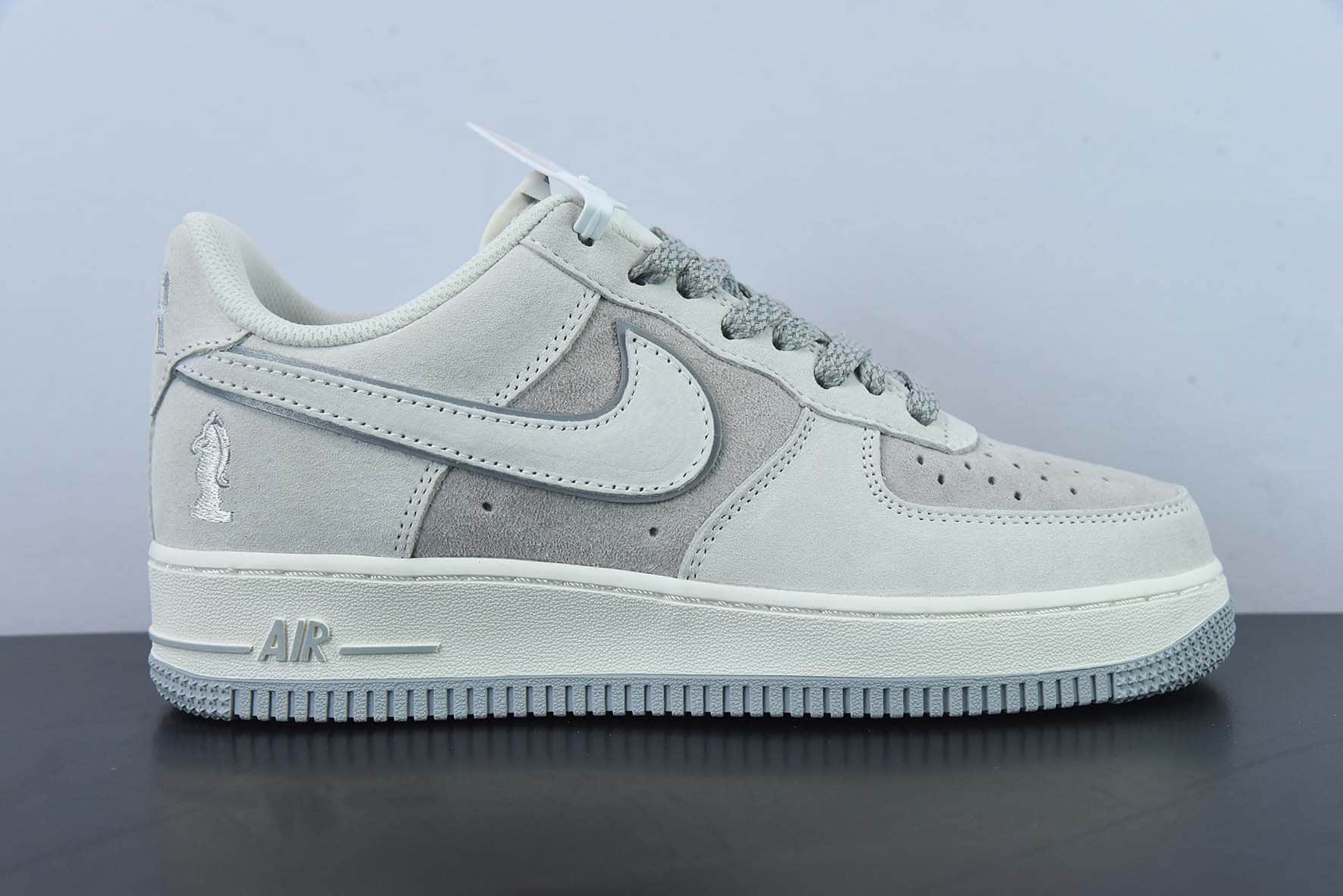 耐克Nike Basketbal Nike Air Force 1 Low '07 “Four Horsemen”PE 勒布朗詹姆斯限定款深灰麂皮空军一号低帮休闲板鞋纯原版本 货号：DZ3696-005