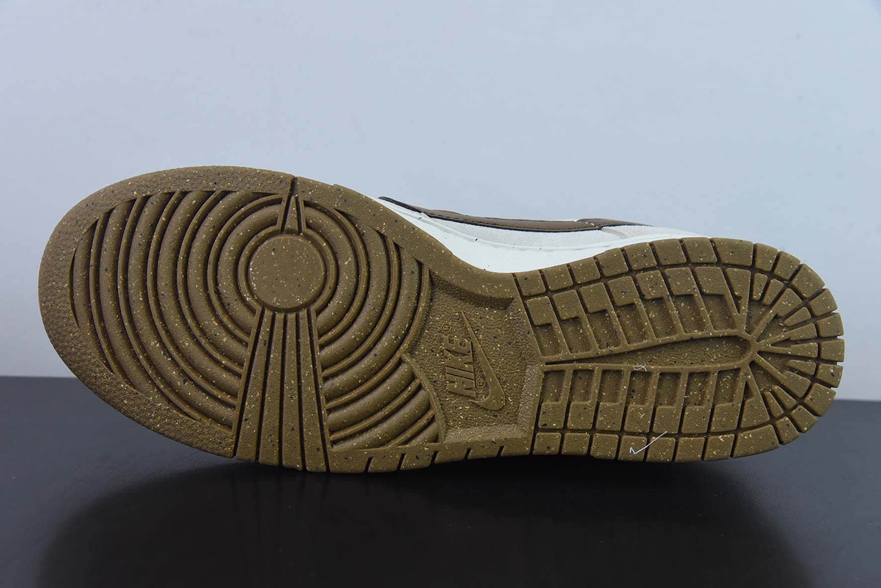 耐克Nike SB Zoom Dunk Low 白棕双钩SB系列经典百搭休闲运动板鞋纯原版本 货号：DO9457-108