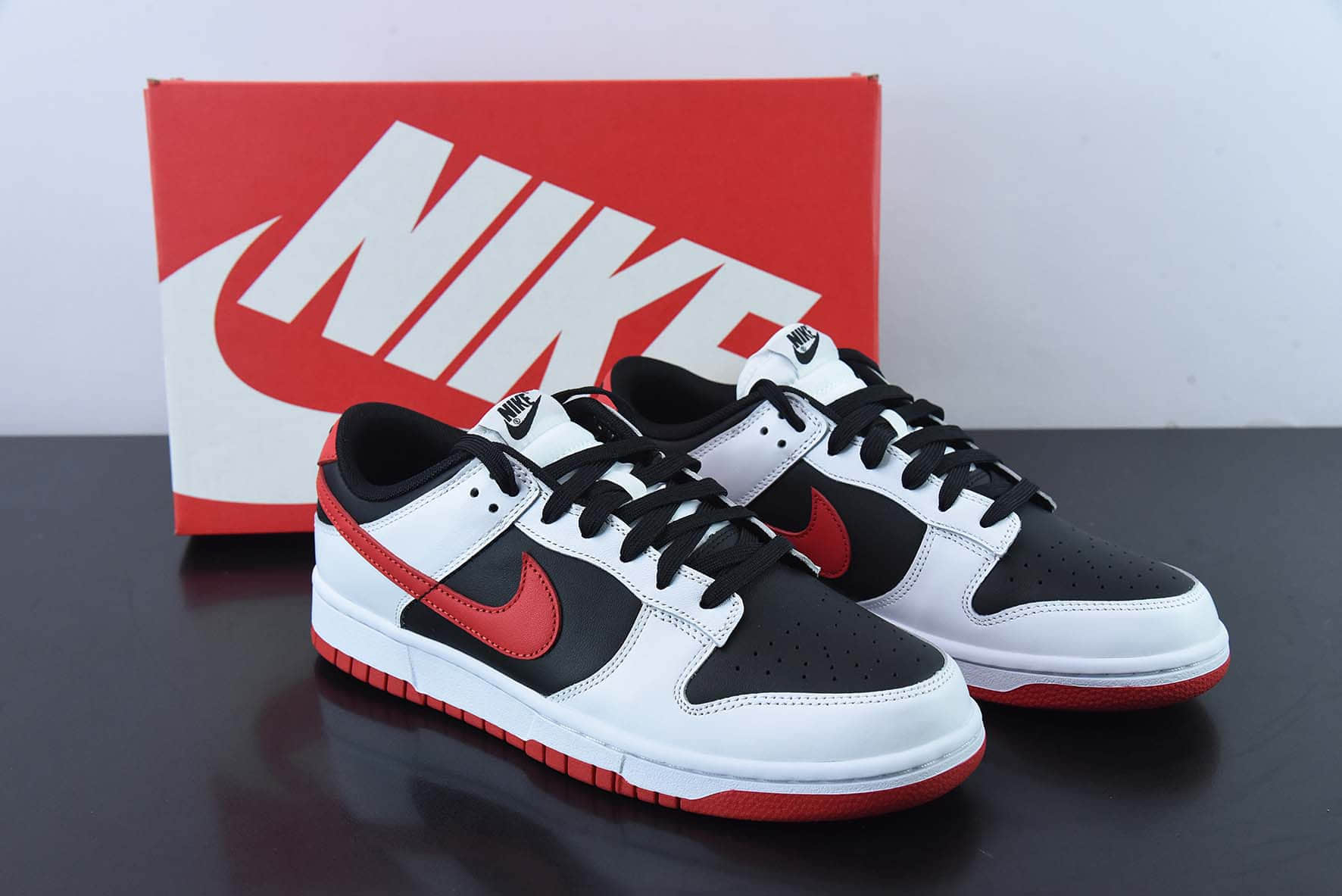 耐克Nike SB Dunk Low 白黑红SB低帮休闲滑板鞋纯原版本 货号：FD9762-061