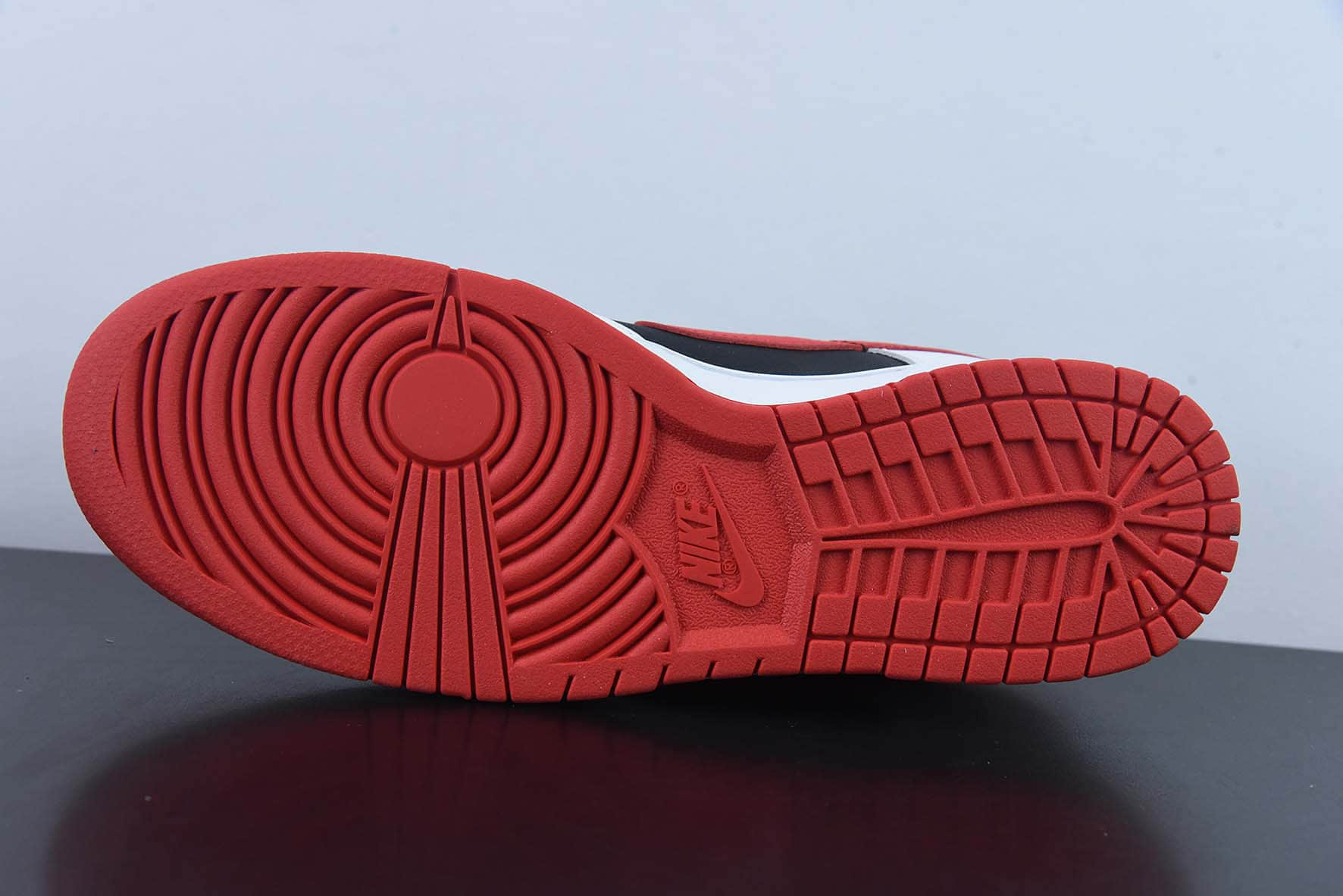 耐克Nike SB Dunk Low 白黑红SB低帮休闲滑板鞋纯原版本 货号：FD9762-061