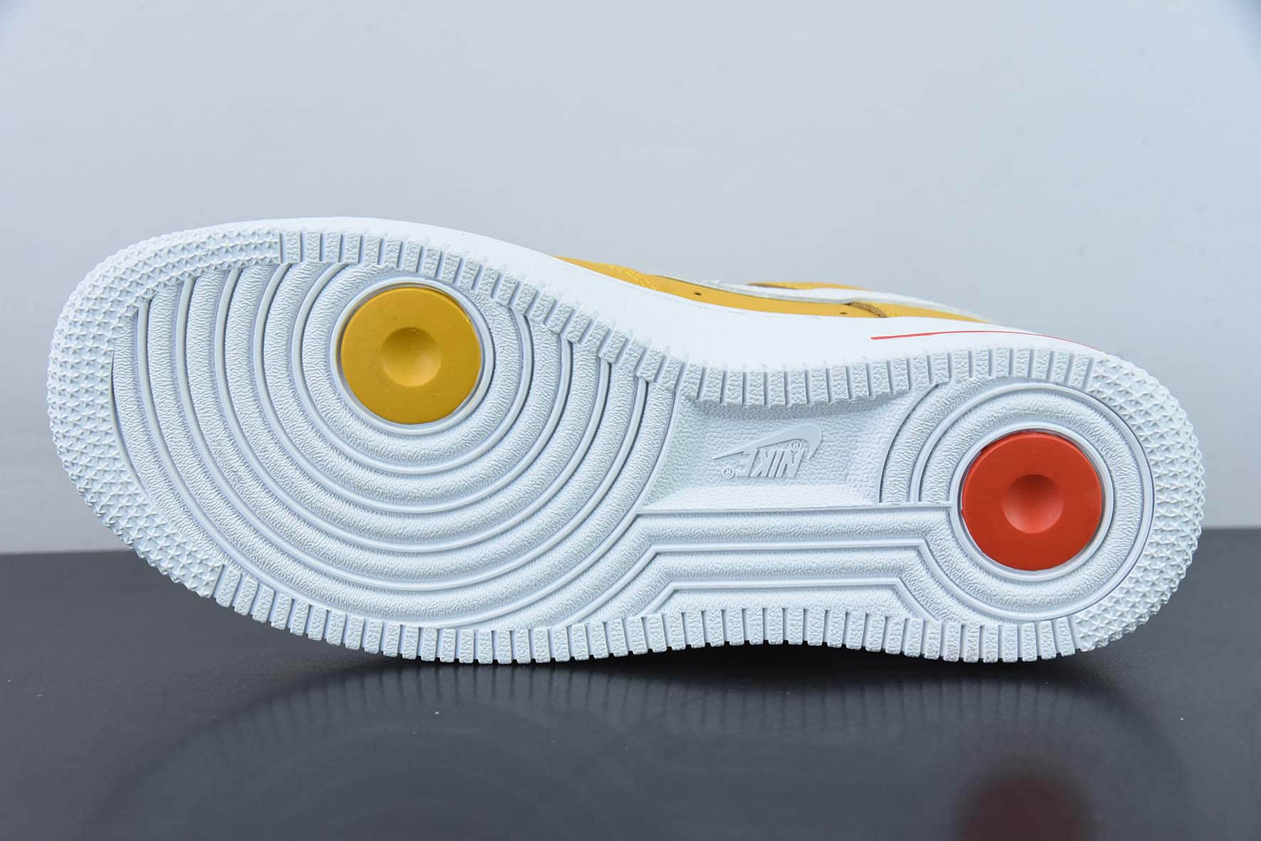 耐克Nike Air Force 1 '07 Low 白橙黄红小勾空军一号低帮运动休闲板鞋纯原版本 货号：DQ7582-700