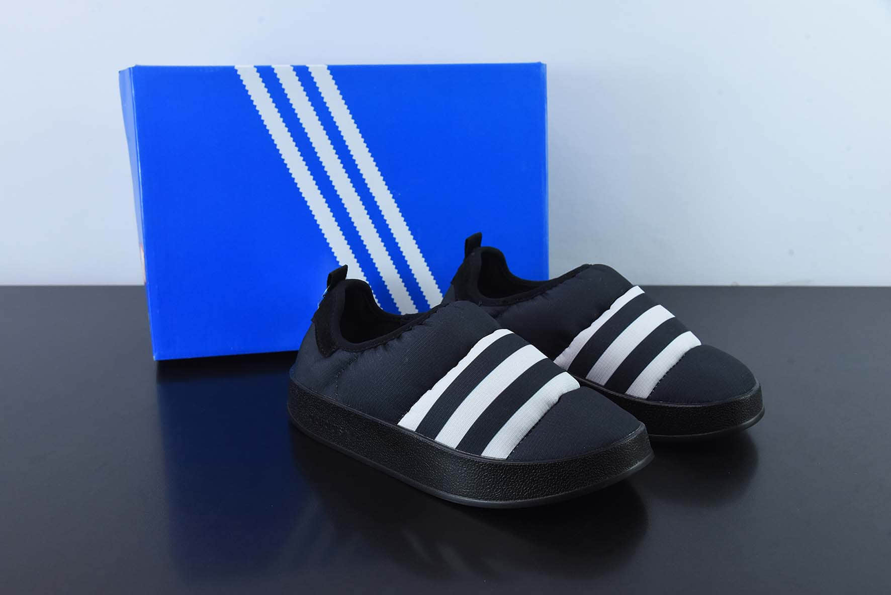 阿迪达斯Adidas Originals Puffylette 黑白袜套面包鞋保暖一脚蹬板鞋纯原版本 货号：GY4559