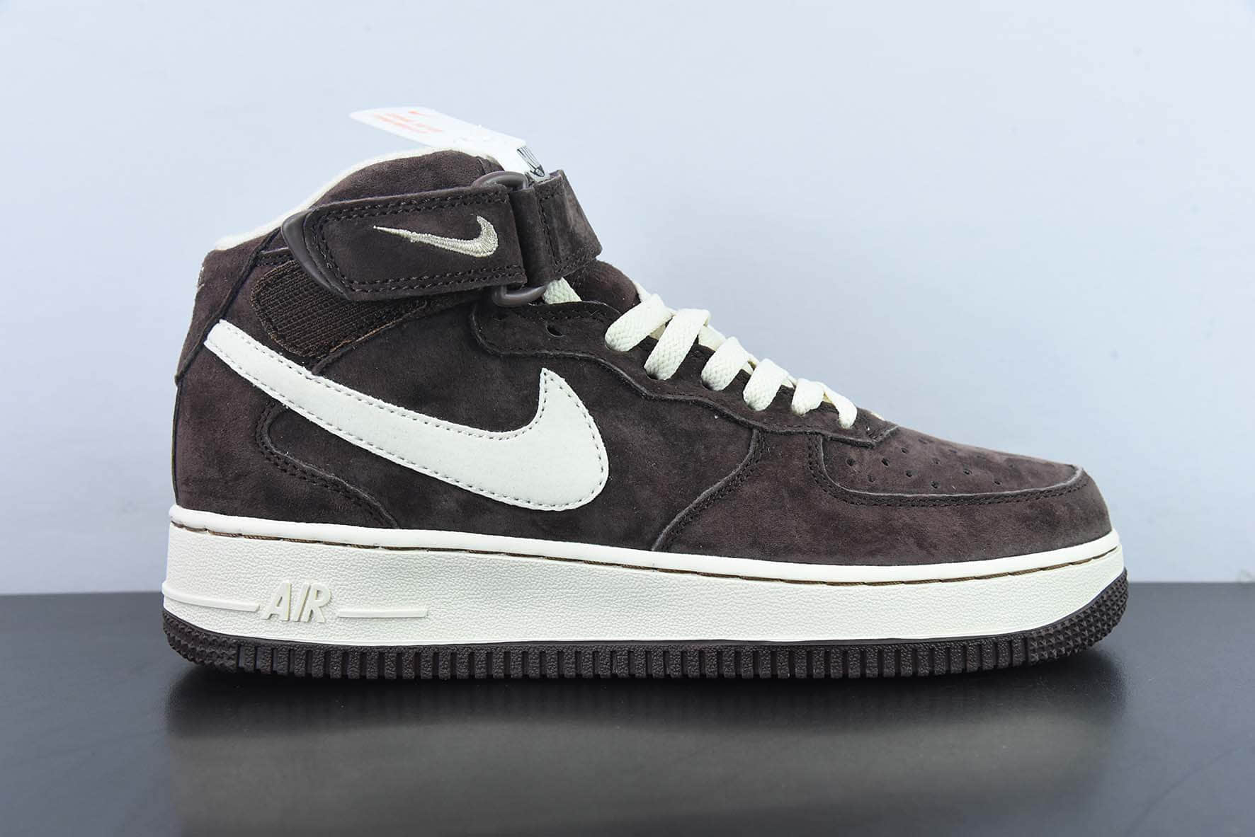 耐克Nike Air Force 1'07 Mid QS 咖啡色空军一号中帮休闲板鞋纯原版本 货号：DM0107-200