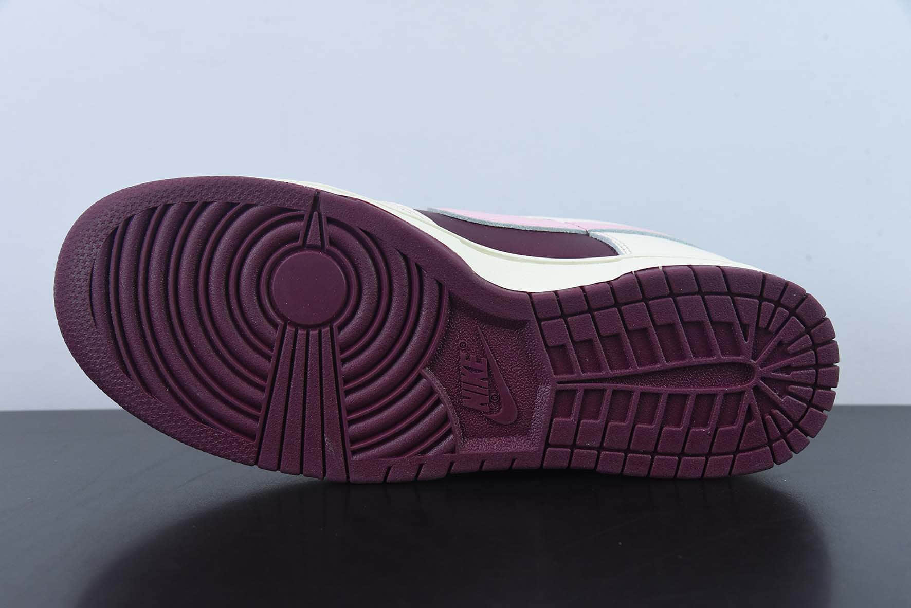 耐克Nike SB Dunk Low 酒红情人节SB低帮休闲滑板鞋纯原版本 货号：DR9705-100