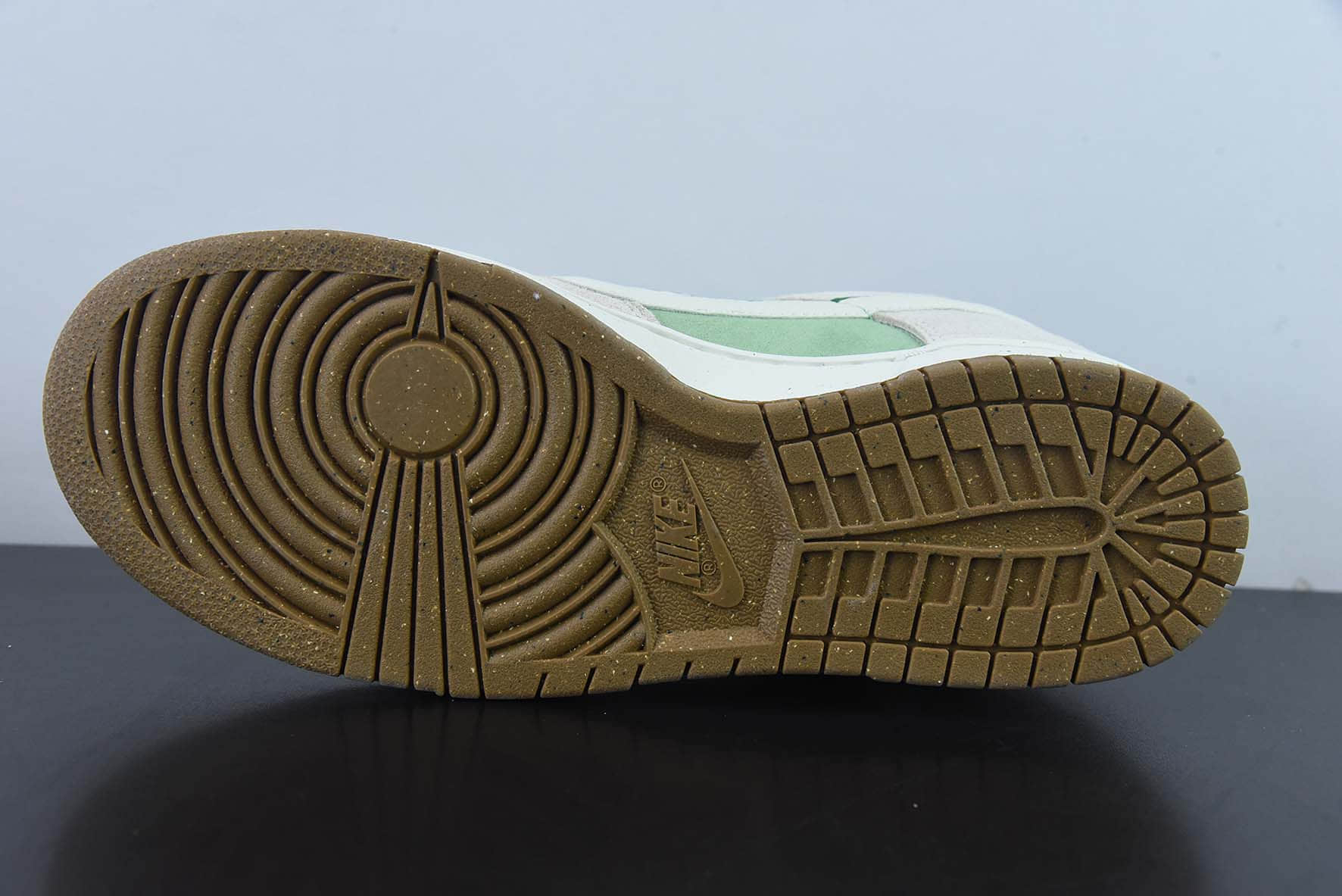 耐克Nike Dunk Low SE 85灰绿双钩SB低帮休闲滑板鞋纯原版本 货号：DO9457-100