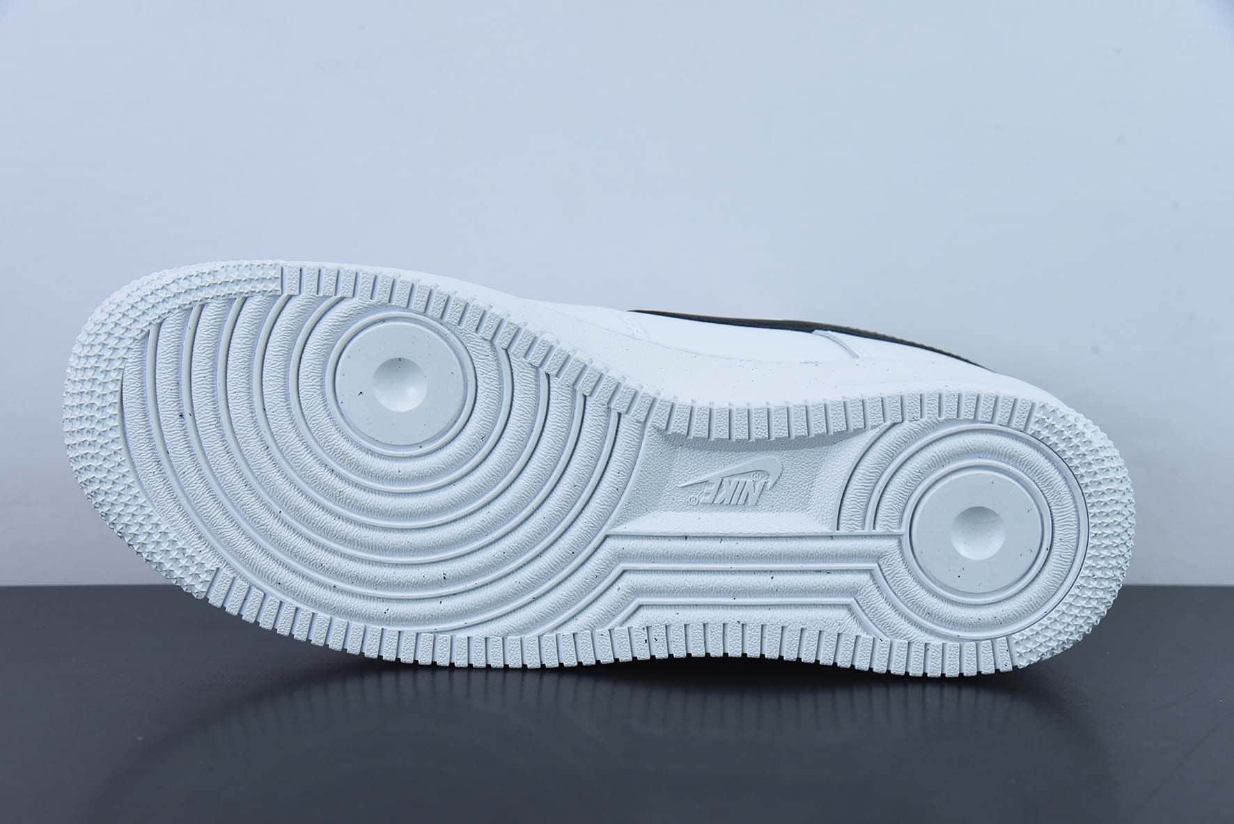 耐克Nike Air Force 1 Low 黑白大勾空军一号低帮运动休闲板鞋纯原版本 货号：FD0660-100