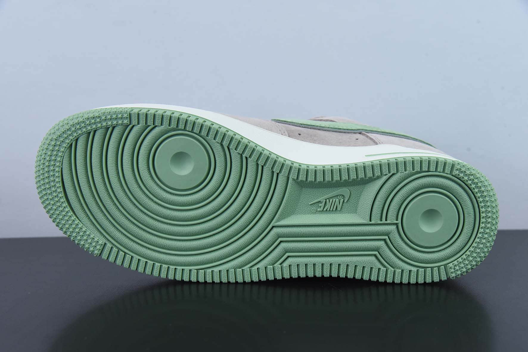 耐克Nike Otomo Katsuhiro x Air Force 1’07 LV8 LowAKIRA大友克洋联名麂皮浅灰抹茶绿空军一号低帮休闲板鞋纯原版本 货号：DD9969-065