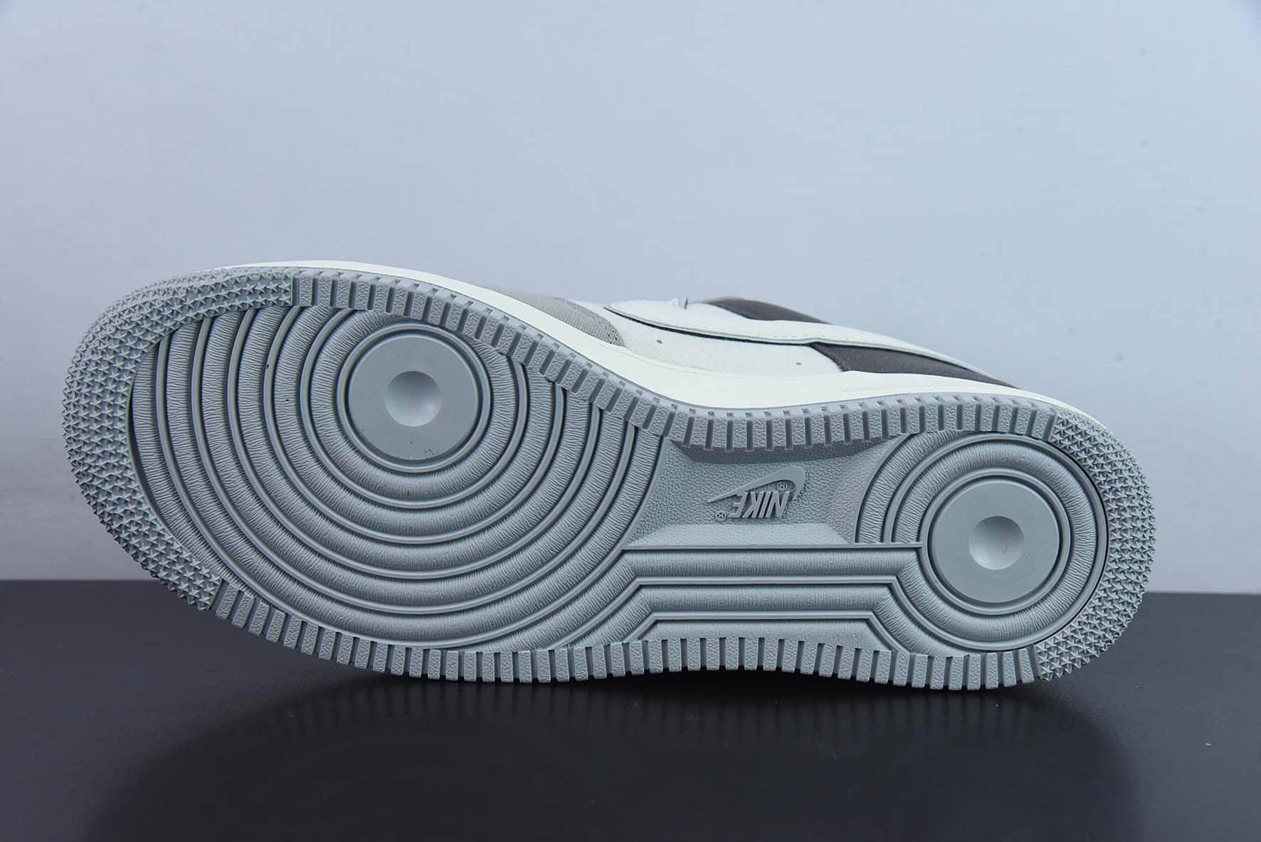 耐克NIke Air Force 1 '07 浅灰黑布面空军一号低帮休闲板鞋纯原版本 货号：DG2296-023