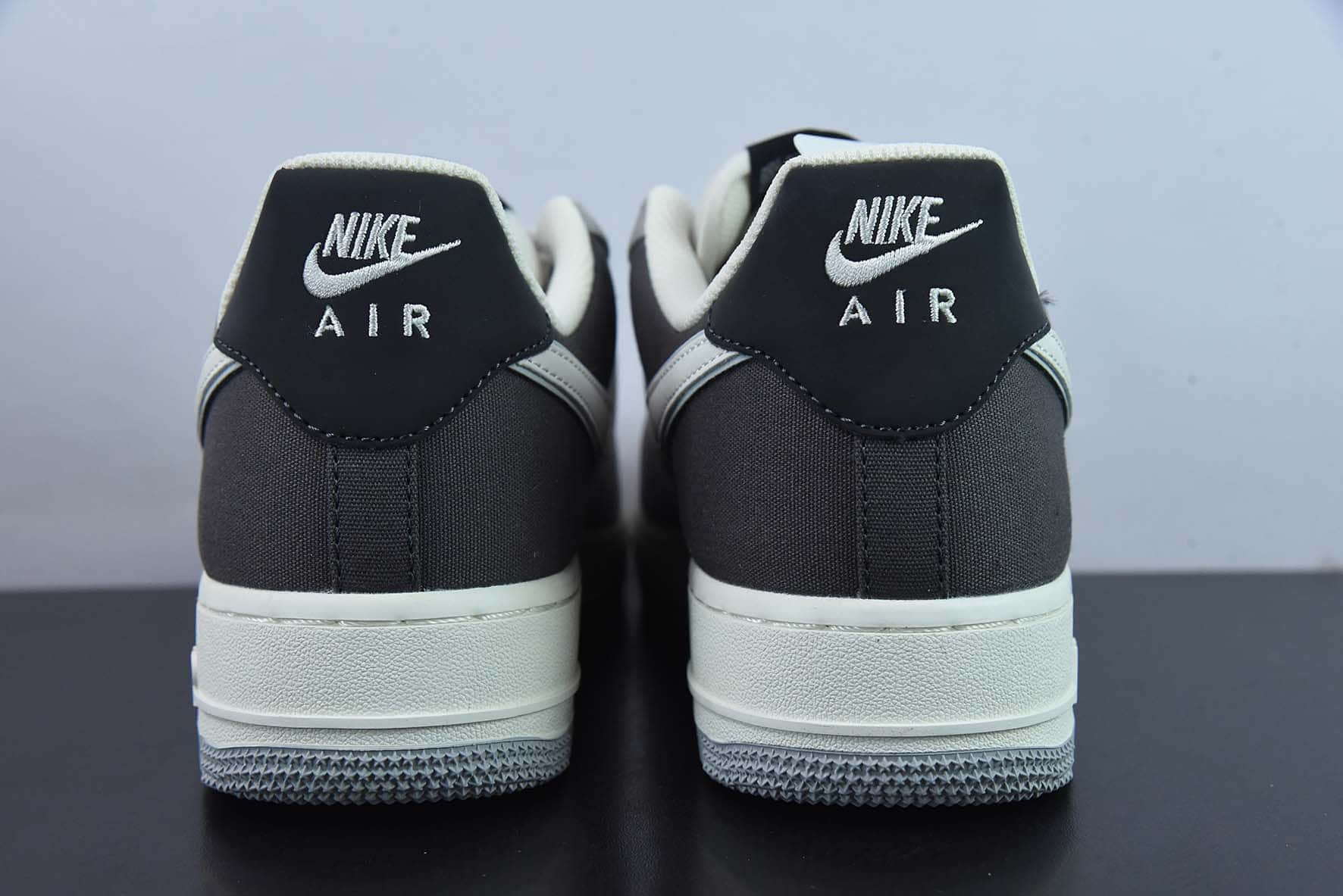 耐克NIke Air Force 1 '07 浅灰黑布面空军一号低帮休闲板鞋纯原版本 货号：DG2296-023