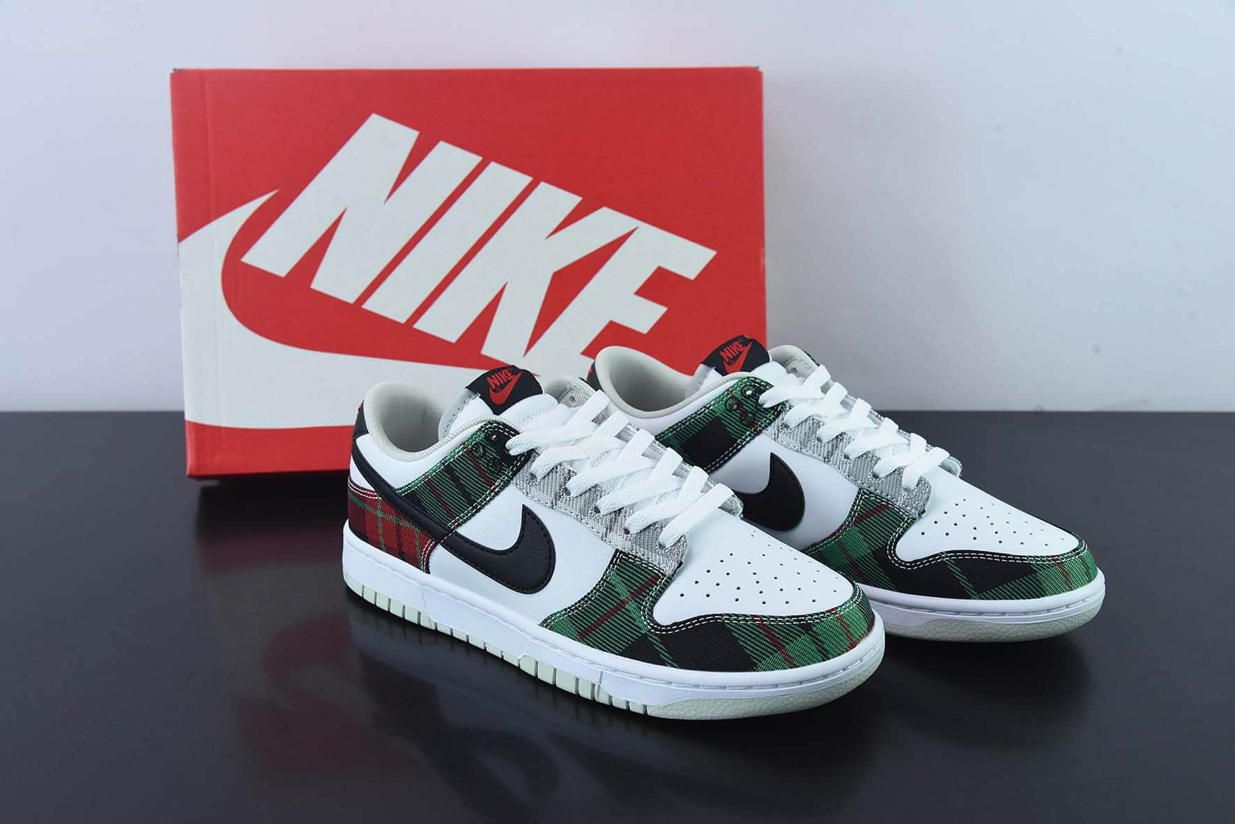 耐克Nike SB Dunk LowPlaid白绿红黑苏格兰格子扣篮系列低帮休闲运动滑板板鞋纯原版本 货号：DV0827-100