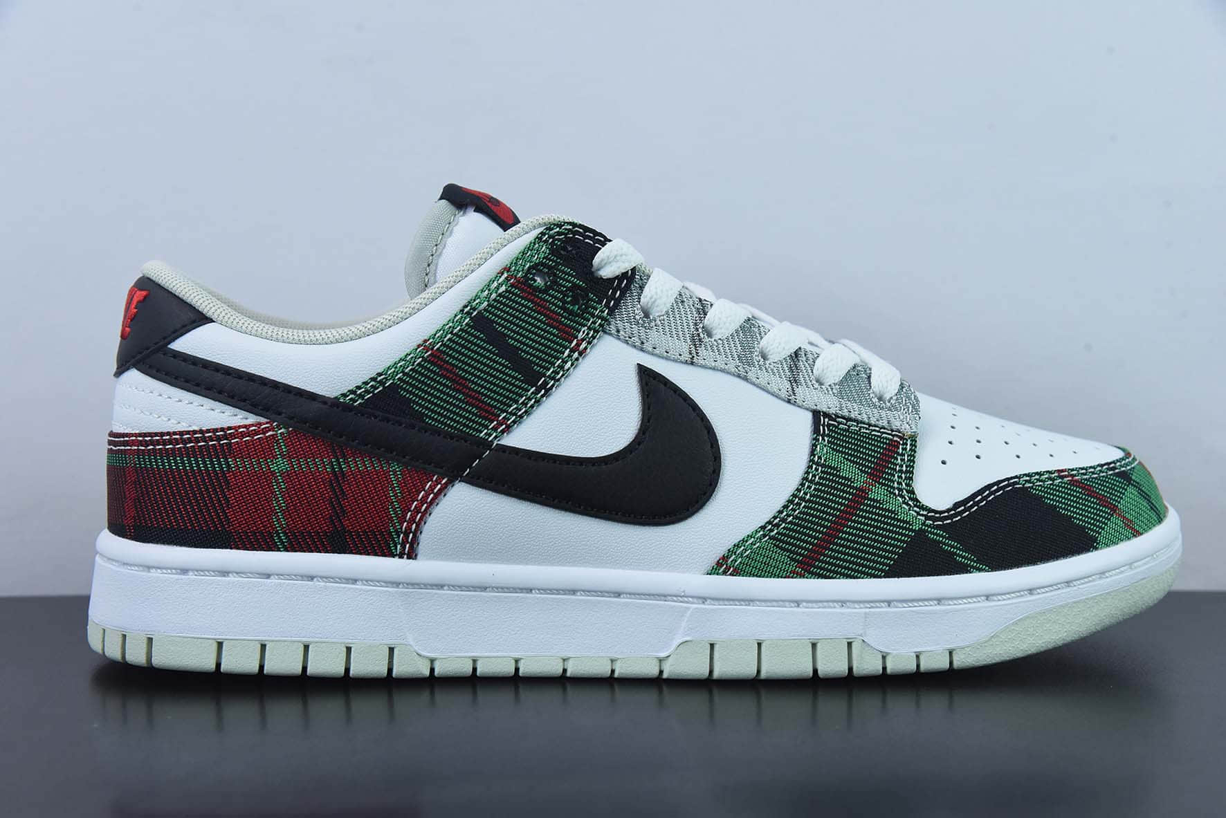 耐克Nike SB Dunk LowPlaid白绿红黑苏格兰格子扣篮系列低帮休闲运动滑板板鞋纯原版本 货号：DV0827-100